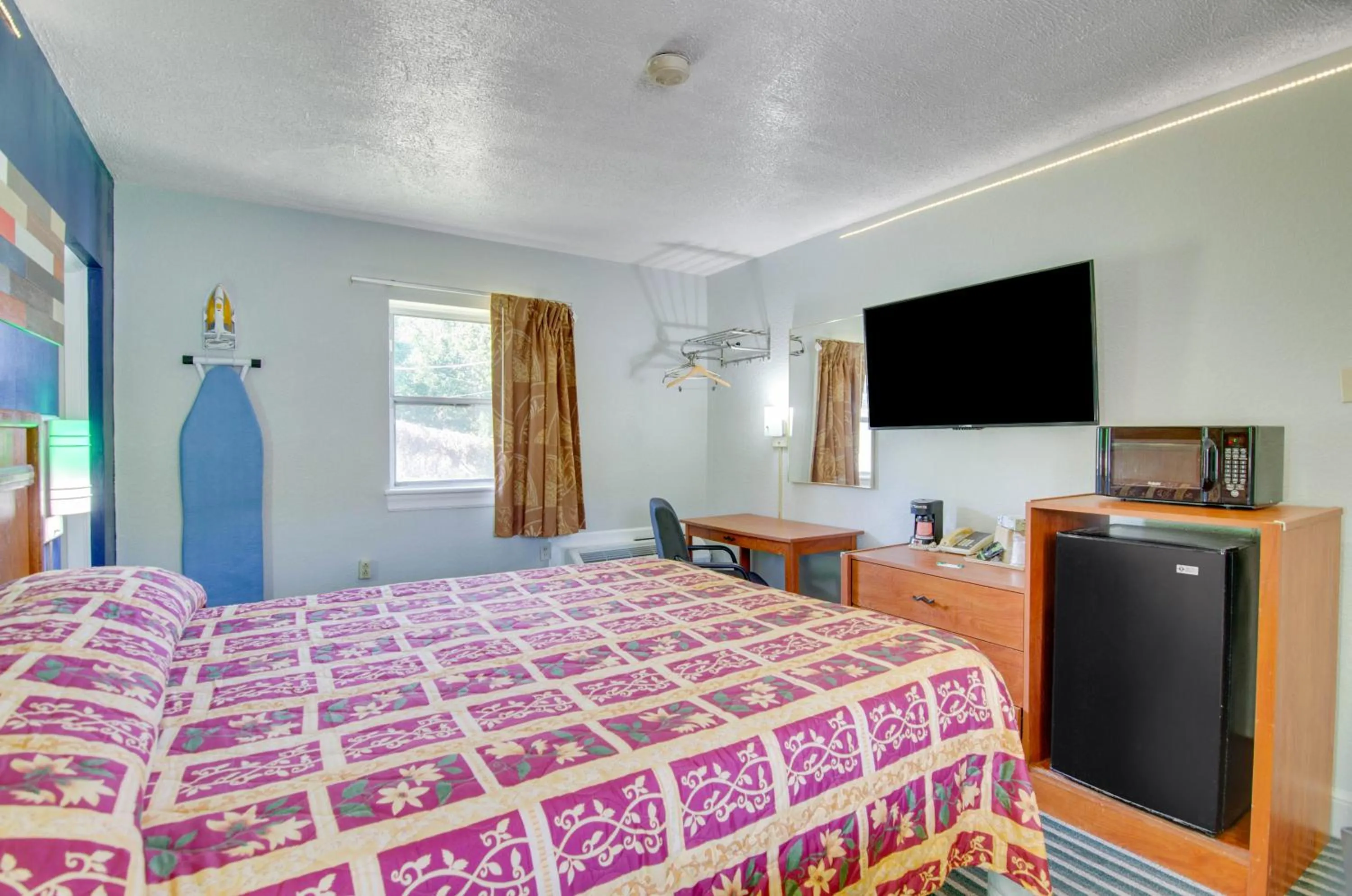 Bed in Scottish Inns Collinsville - Martinsville