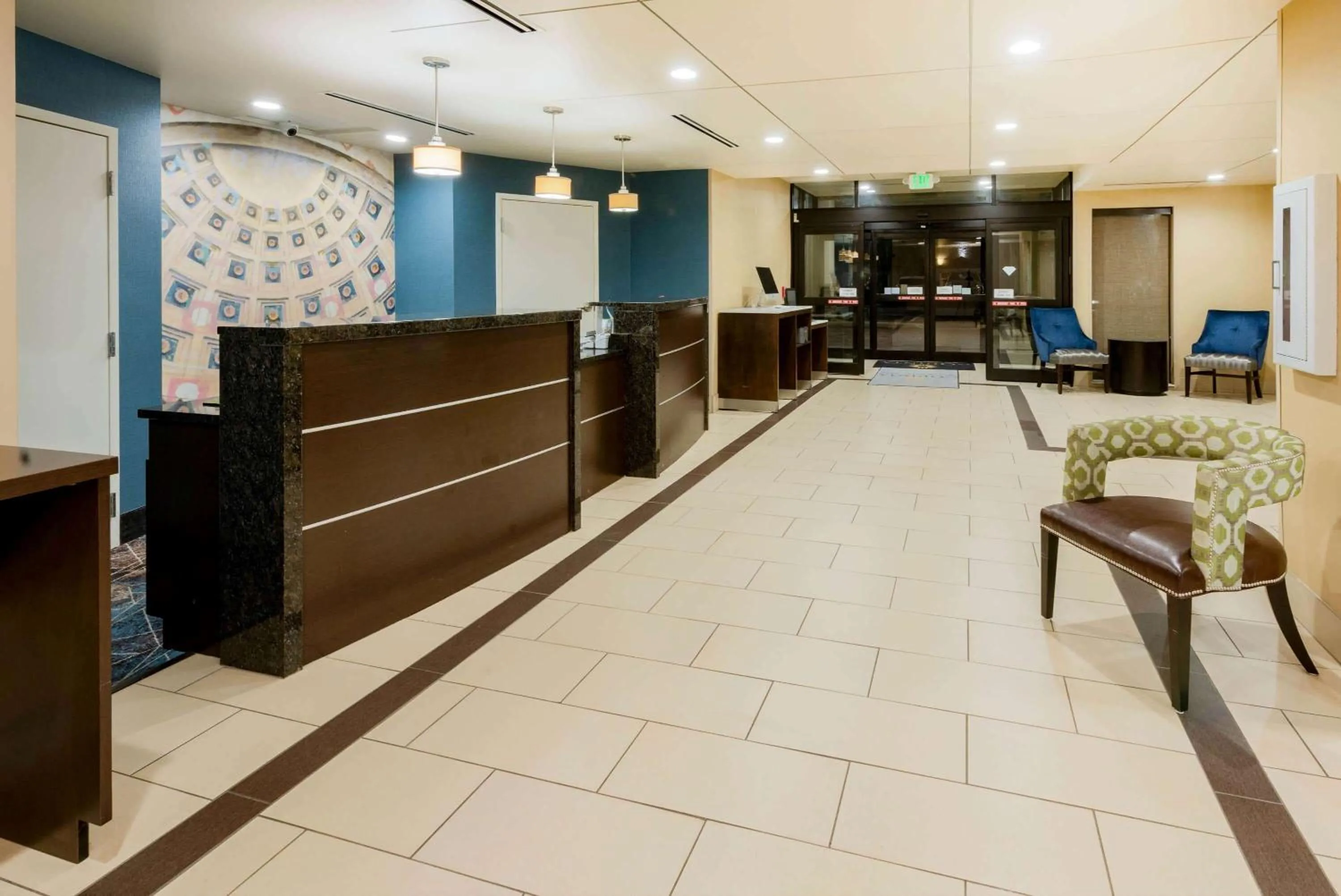 Lobby or reception in La Quinta by Wyndham Columbus - Grove City