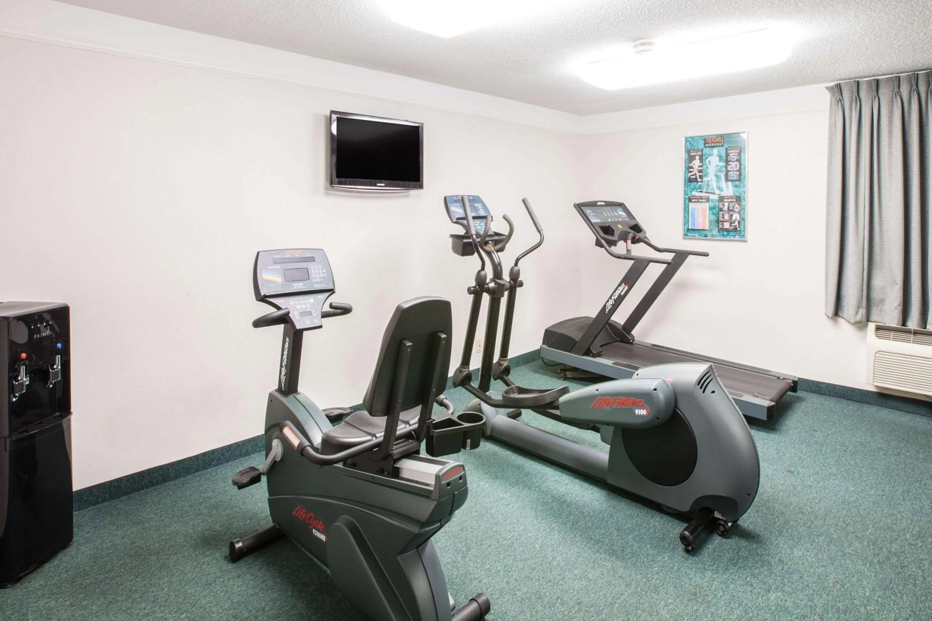 Fitness centre/facilities in Baymont by Wyndham Texarkana