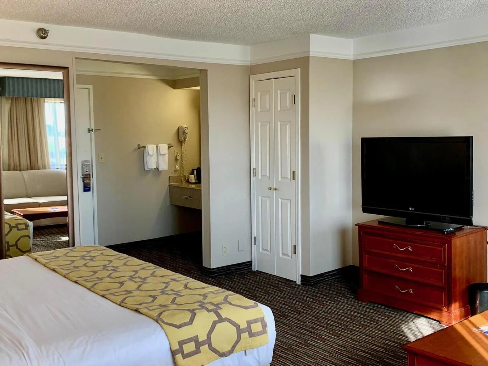 Bed in Baymont by Wyndham Texarkana