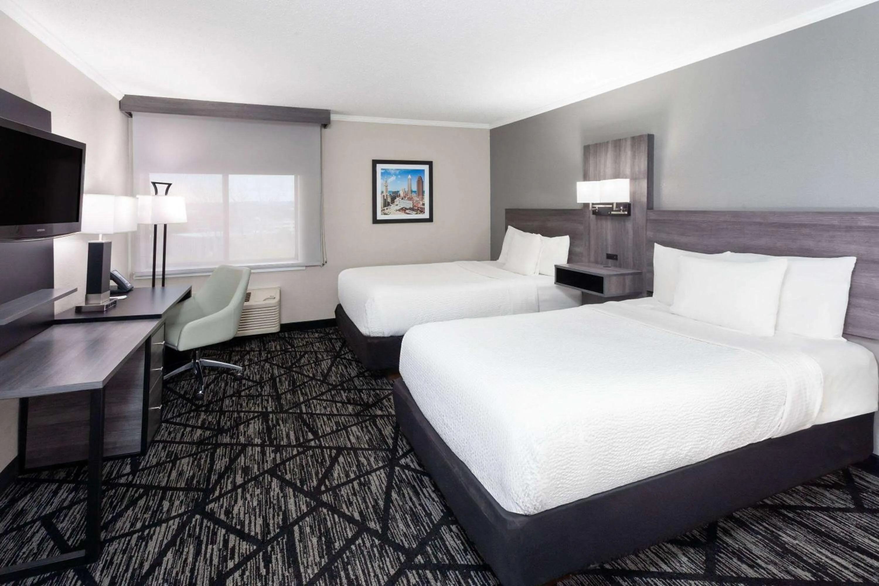 Photo of the whole room, Bed in La Quinta Inn by Wyndham Cleveland Independence