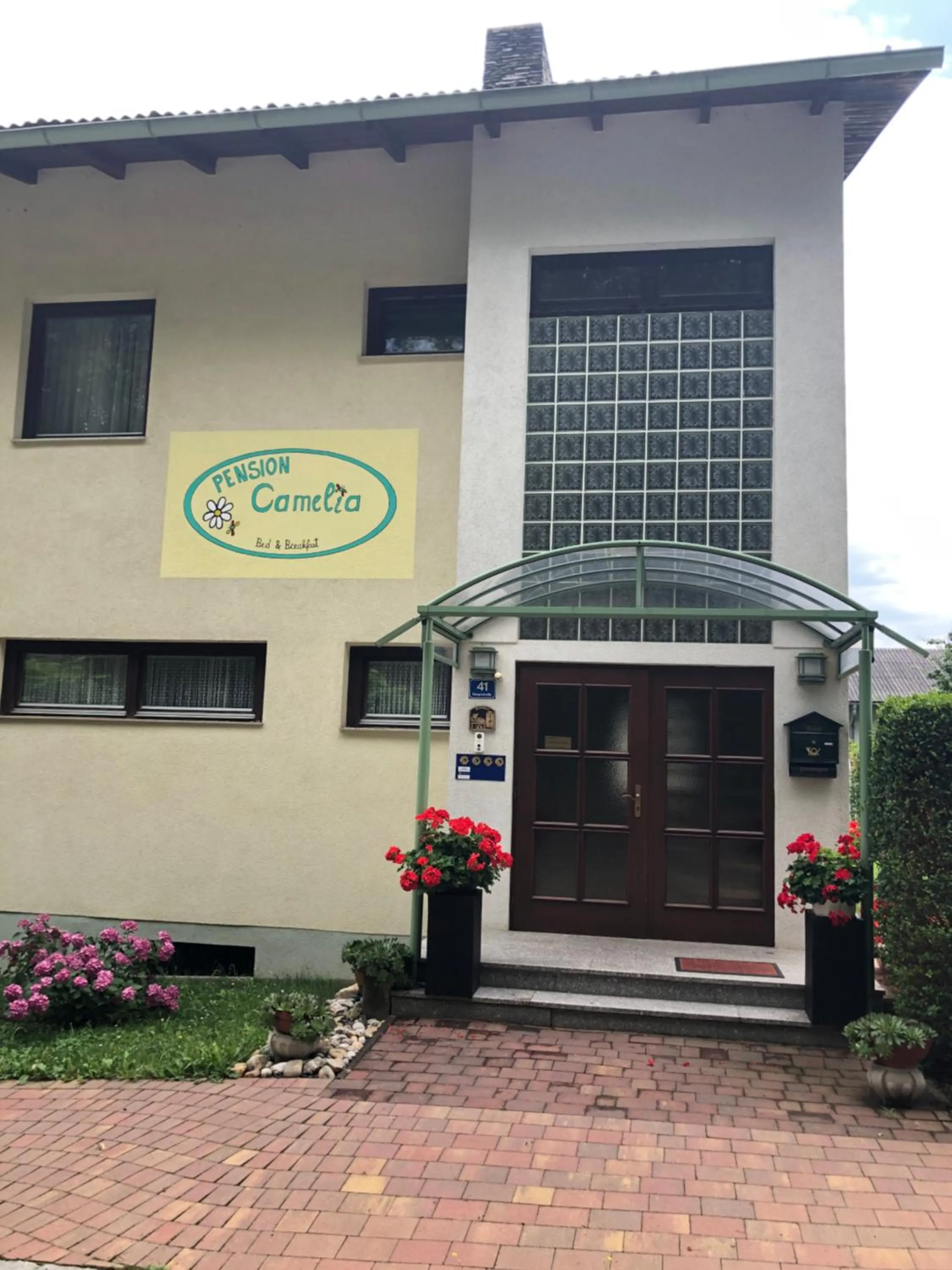 Facade/entrance in Haus Camelia