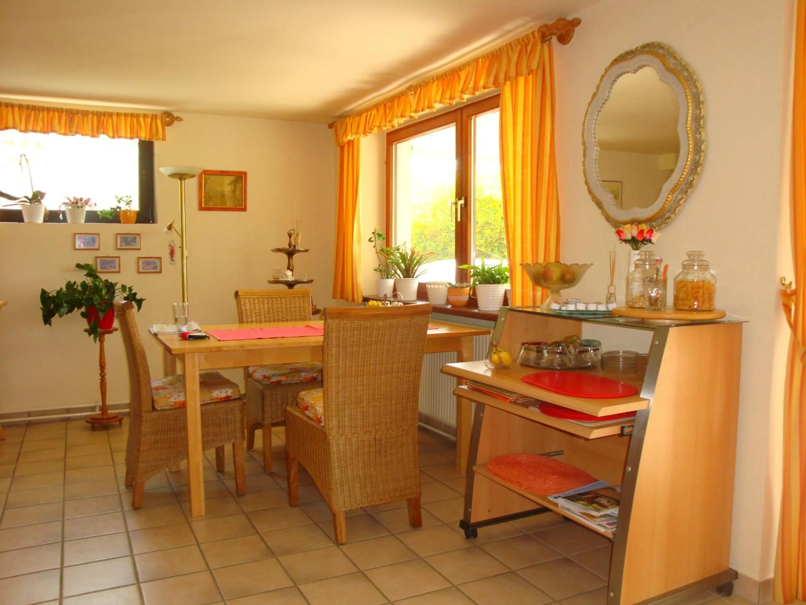 Restaurant/places to eat in Haus Camelia