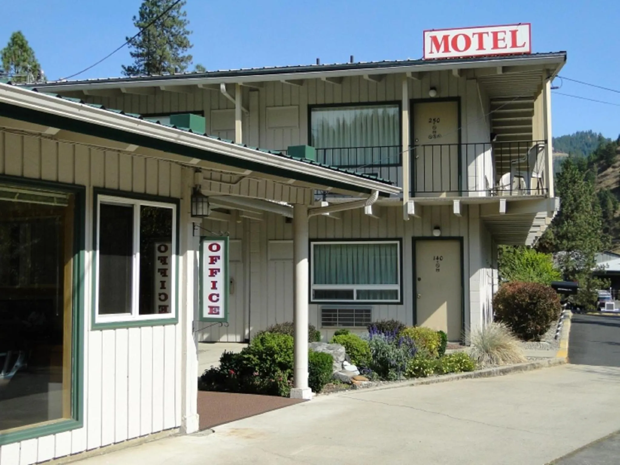 Property building in Konkolville Motel