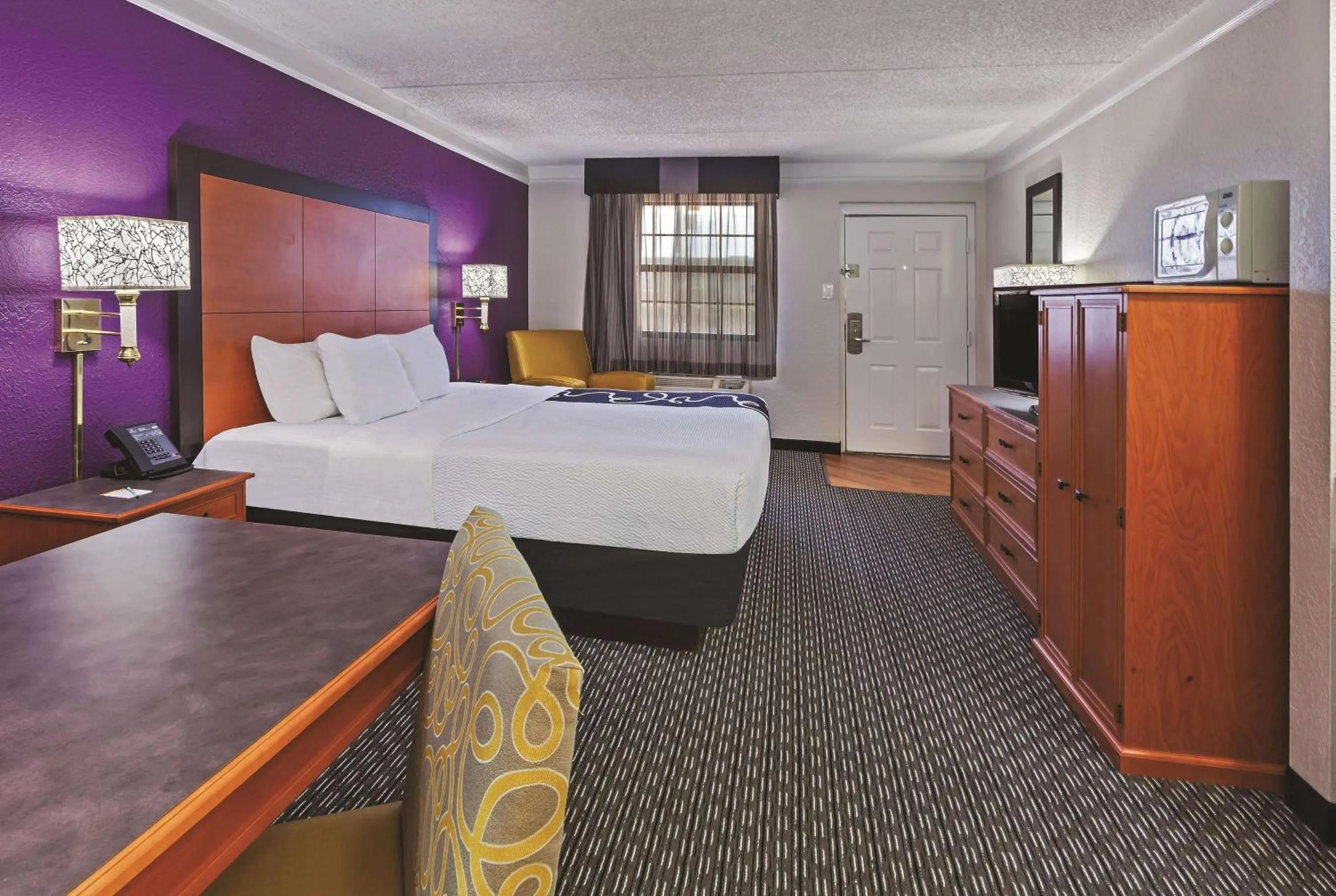 Photo of the whole room, Bed in Travelodge by Wyndham Houston Cy-Fair