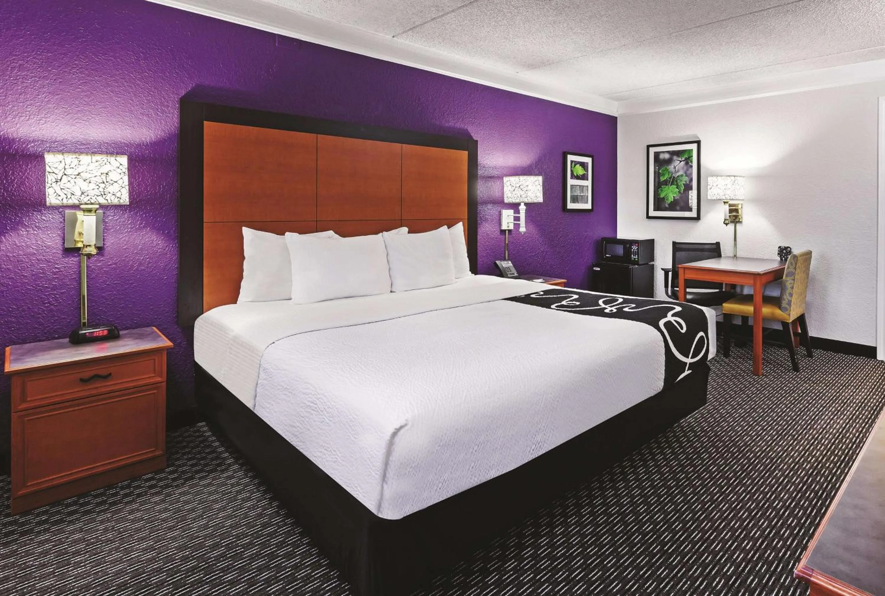 Photo of the whole room, Bed in Travelodge by Wyndham Houston Cy-Fair