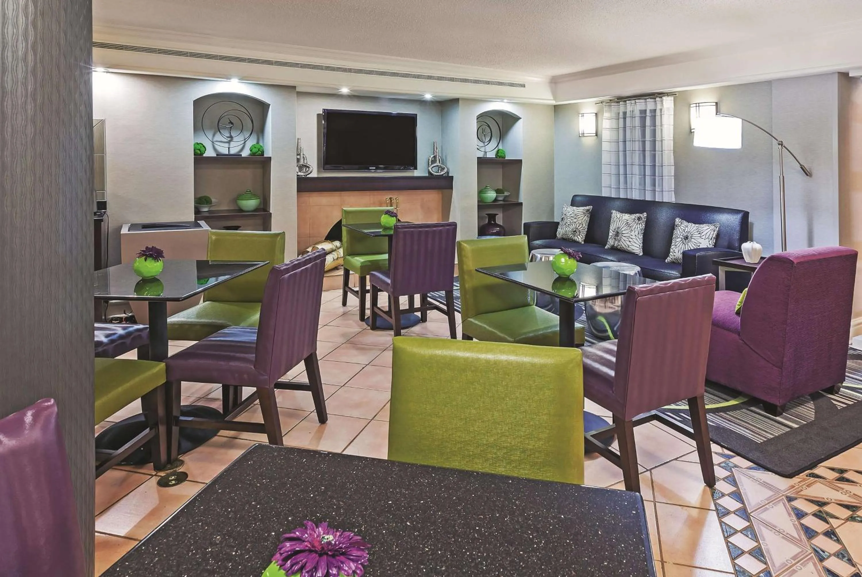 Lobby or reception in Travelodge by Wyndham Houston Cy-Fair