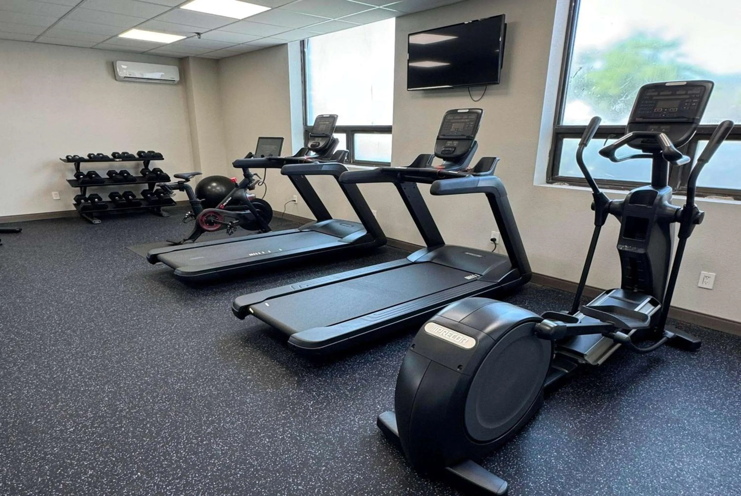 Fitness centre/facilities in La Quinta by Wyndham New Haven