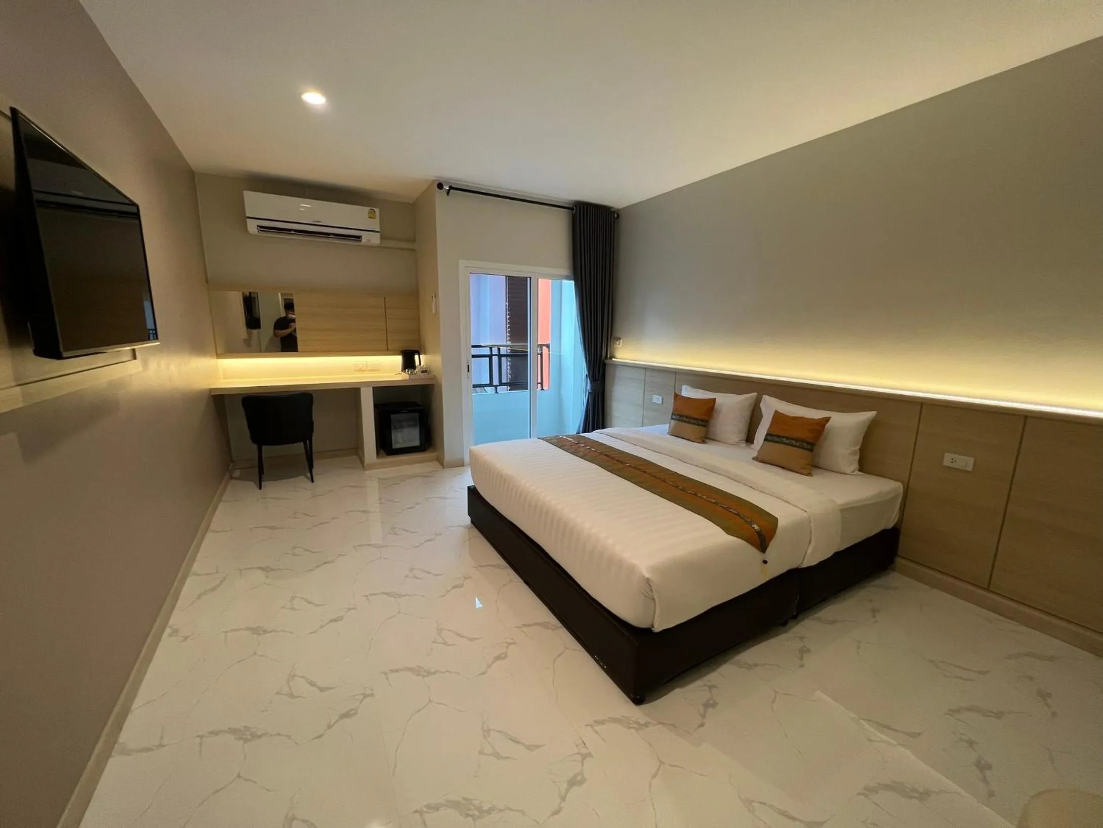 Bed in THE HUB SURATTHANl