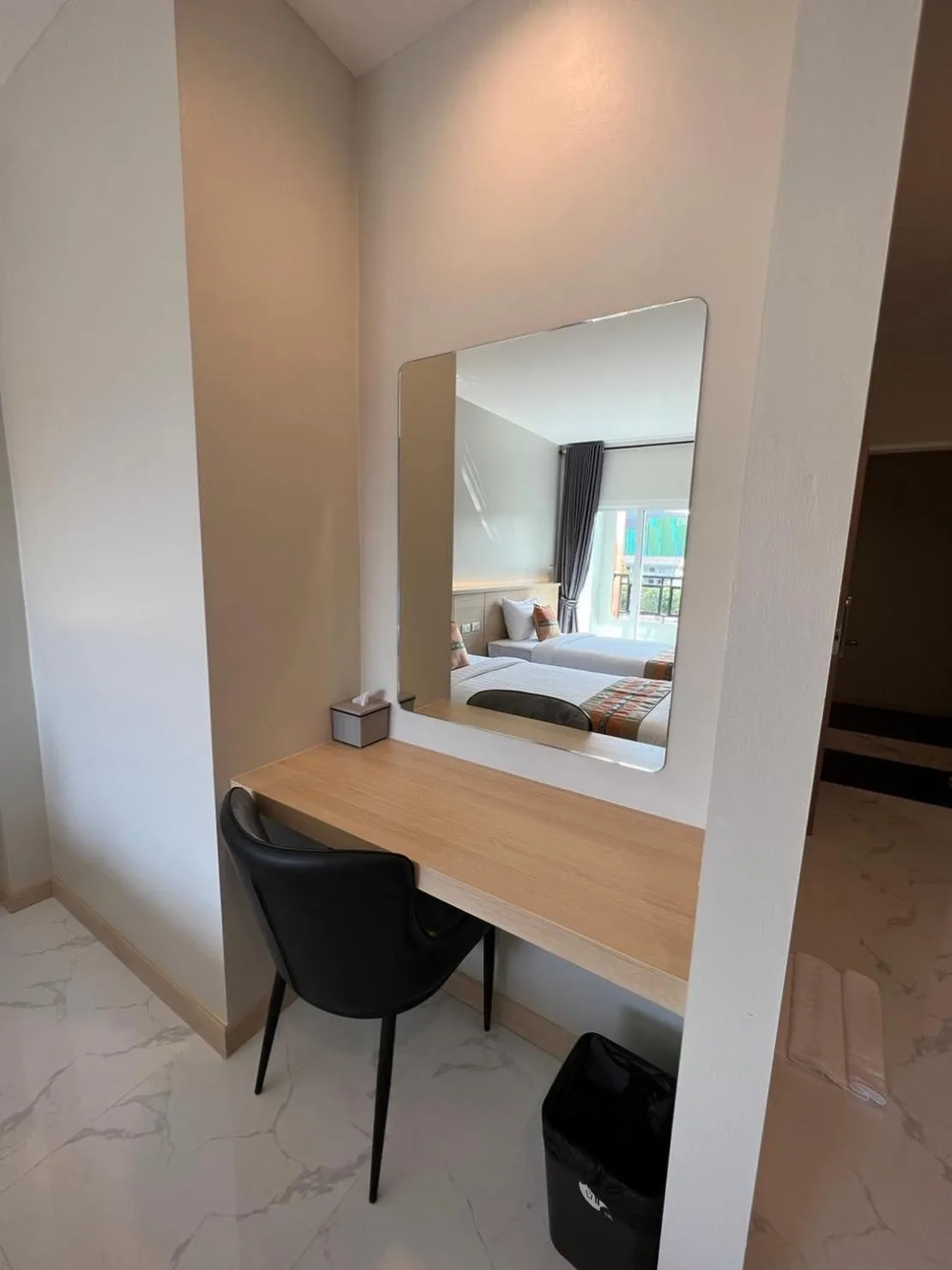 Seating area, Bed in THE HUB SURATTHANl