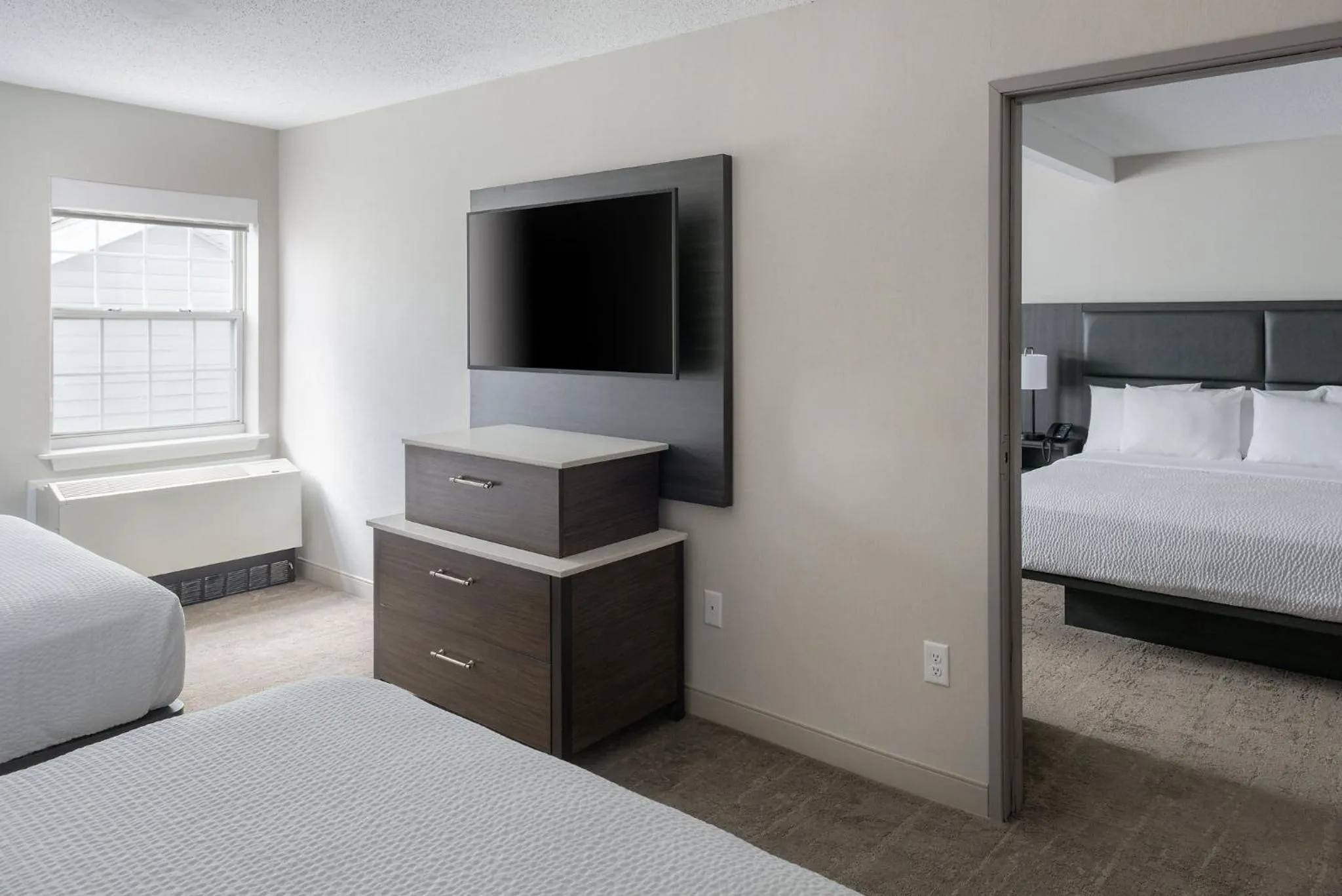 Photo of the whole room, Bed in Holiday Inn Express St. Albans by IHG