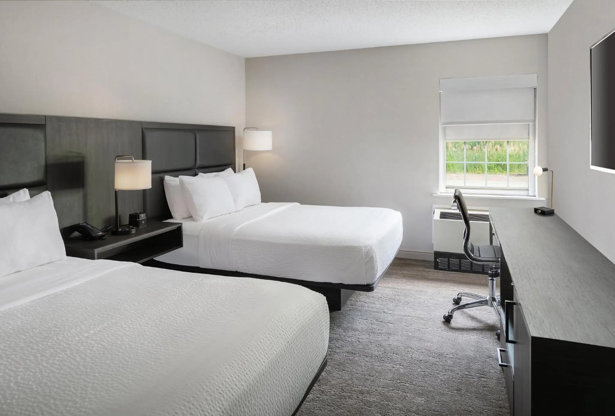 Photo of the whole room, Bed in Holiday Inn Express St. Albans by IHG