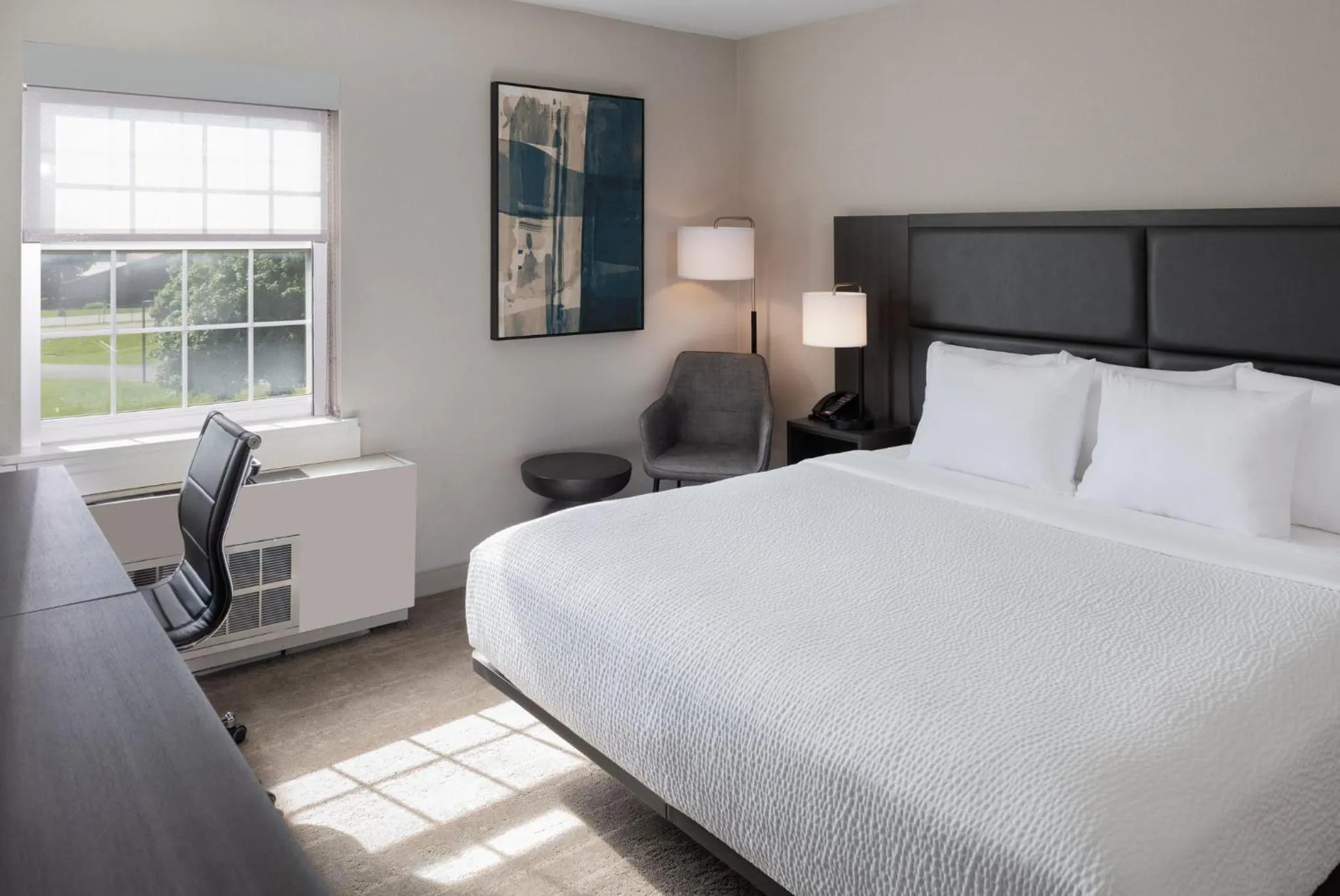 Photo of the whole room, Bed in Holiday Inn Express St. Albans by IHG