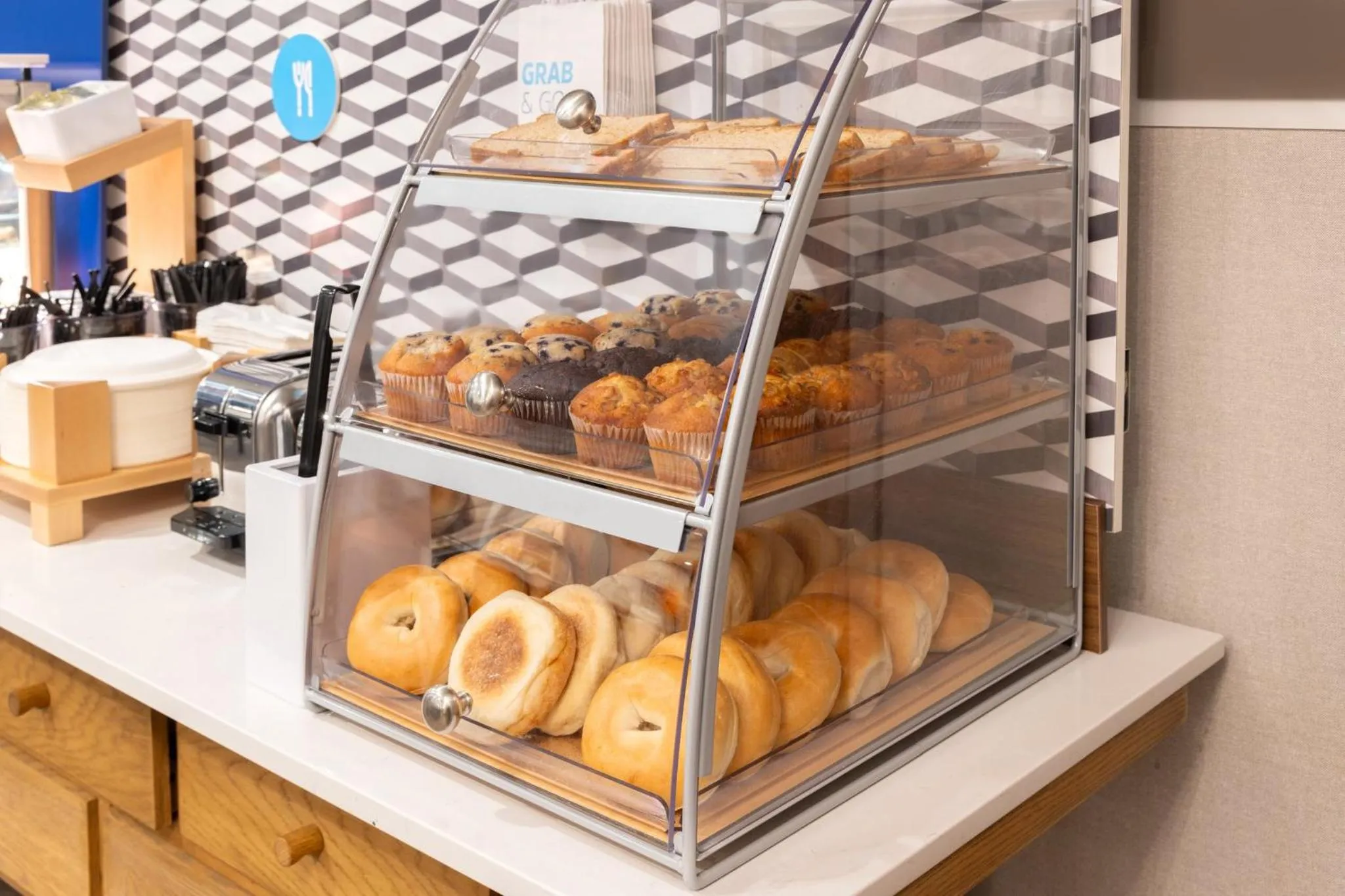 Breakfast in Holiday Inn Express St. Albans by IHG