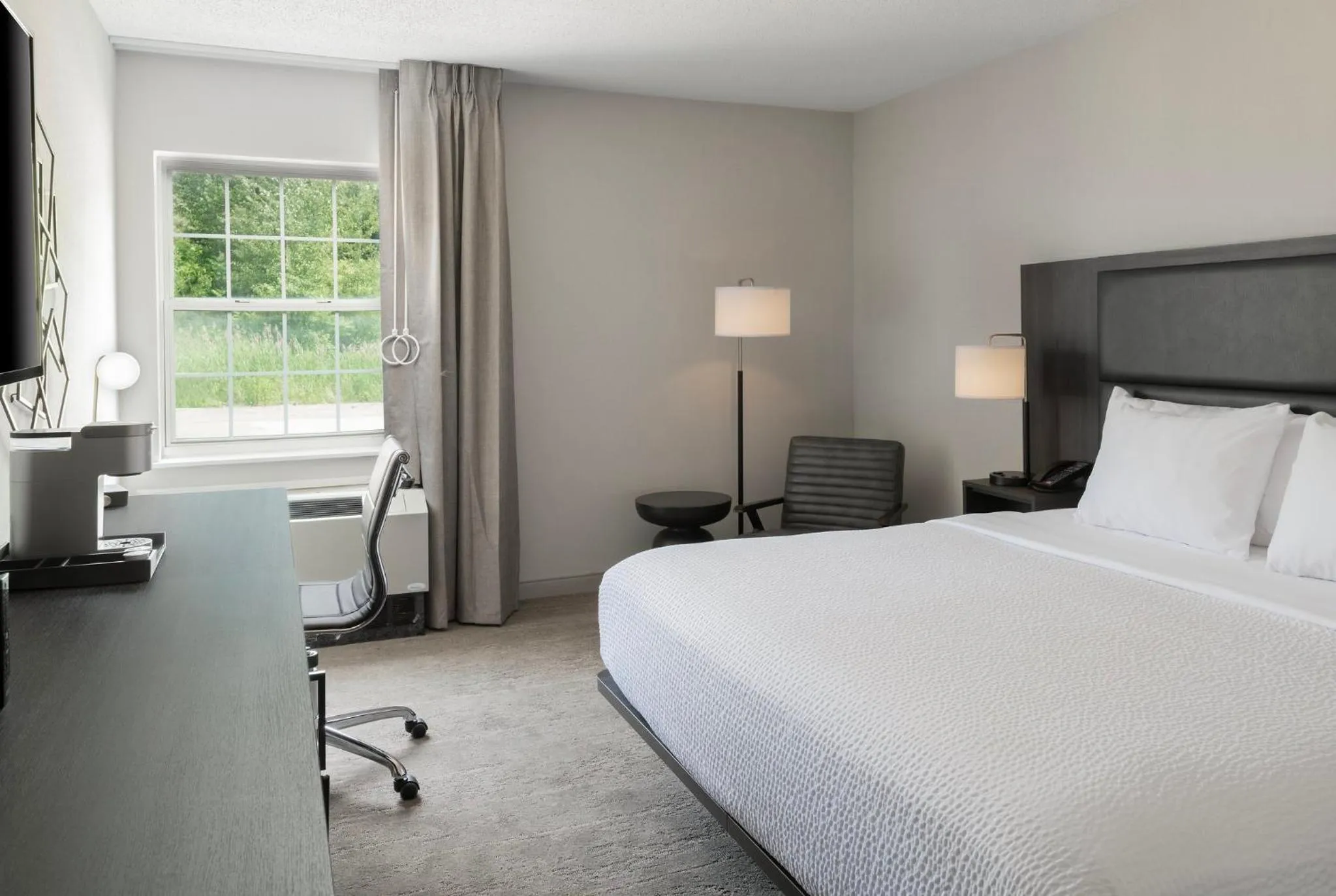 Photo of the whole room, Bed in La Quinta by Wyndham St. Albans