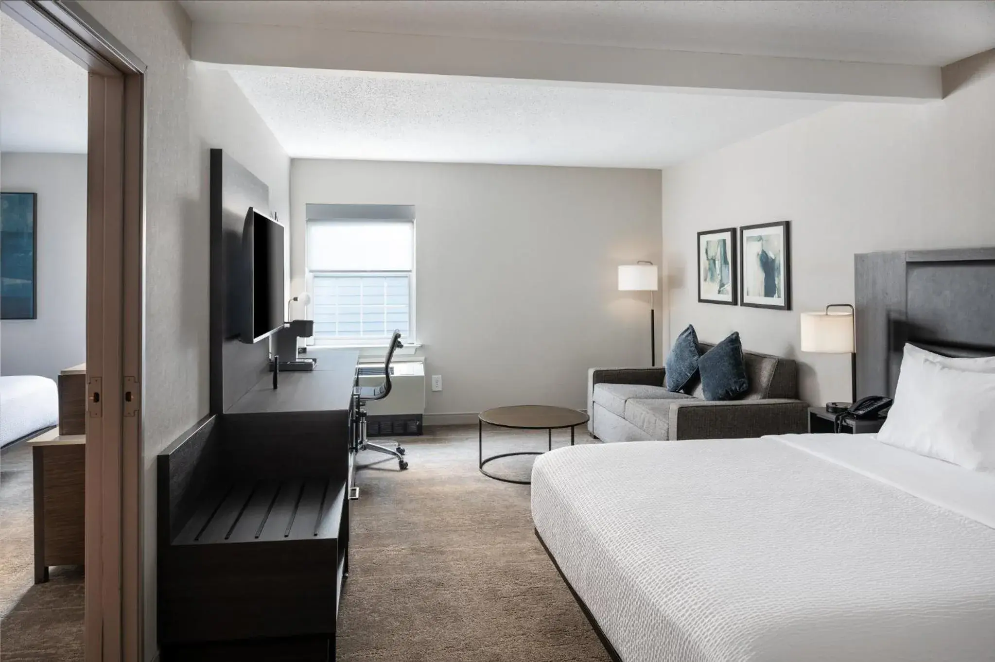 Two-Bedroom Suite with One King Bed and Two Queen Beds in La Quinta by Wyndham St. Albans Two-Bedroom Suite with One King Bed and Two Queen Beds in La Quinta by Wyndham St. Albans