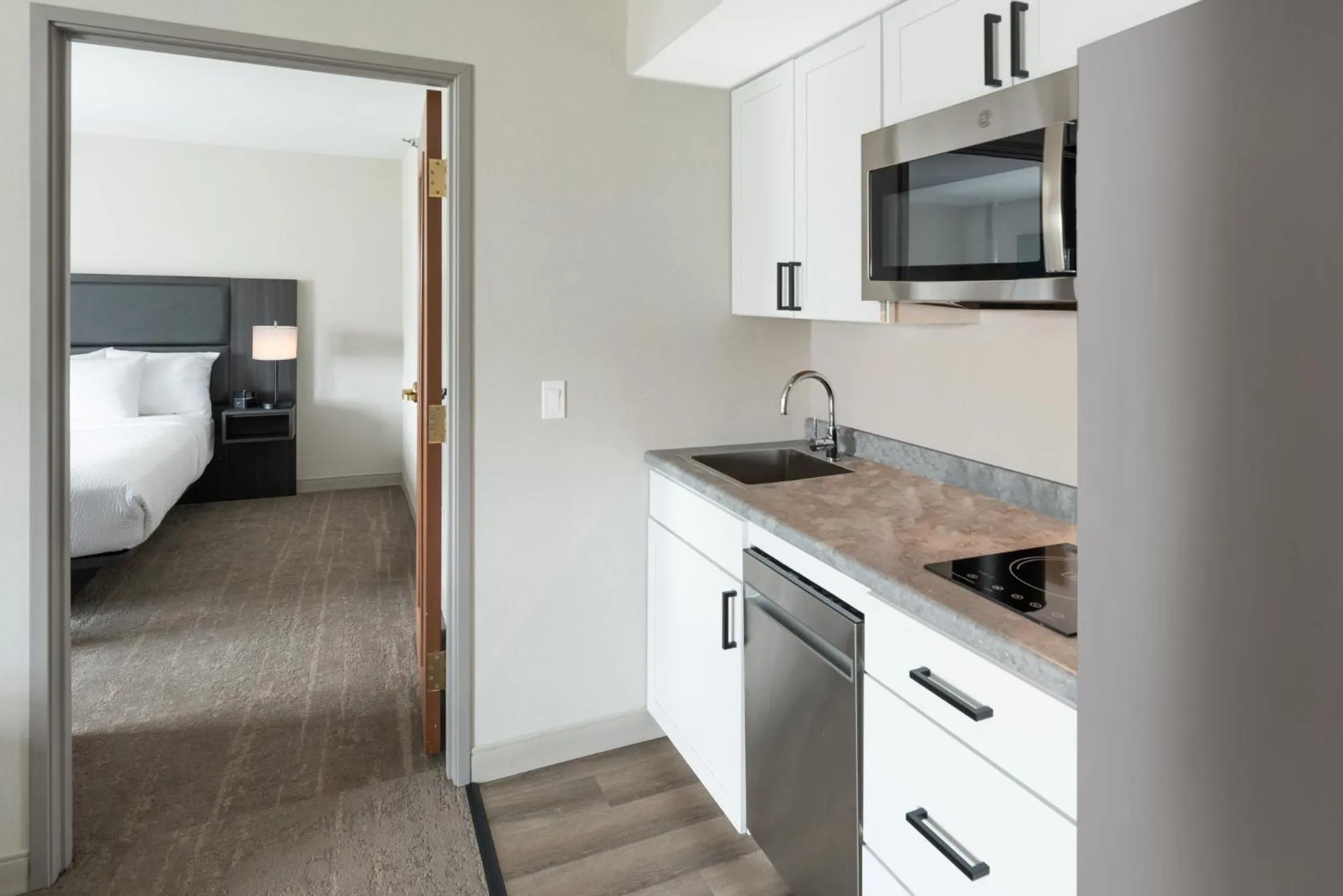 Photo of the whole room, Bed in Holiday Inn Express St. Albans by IHG