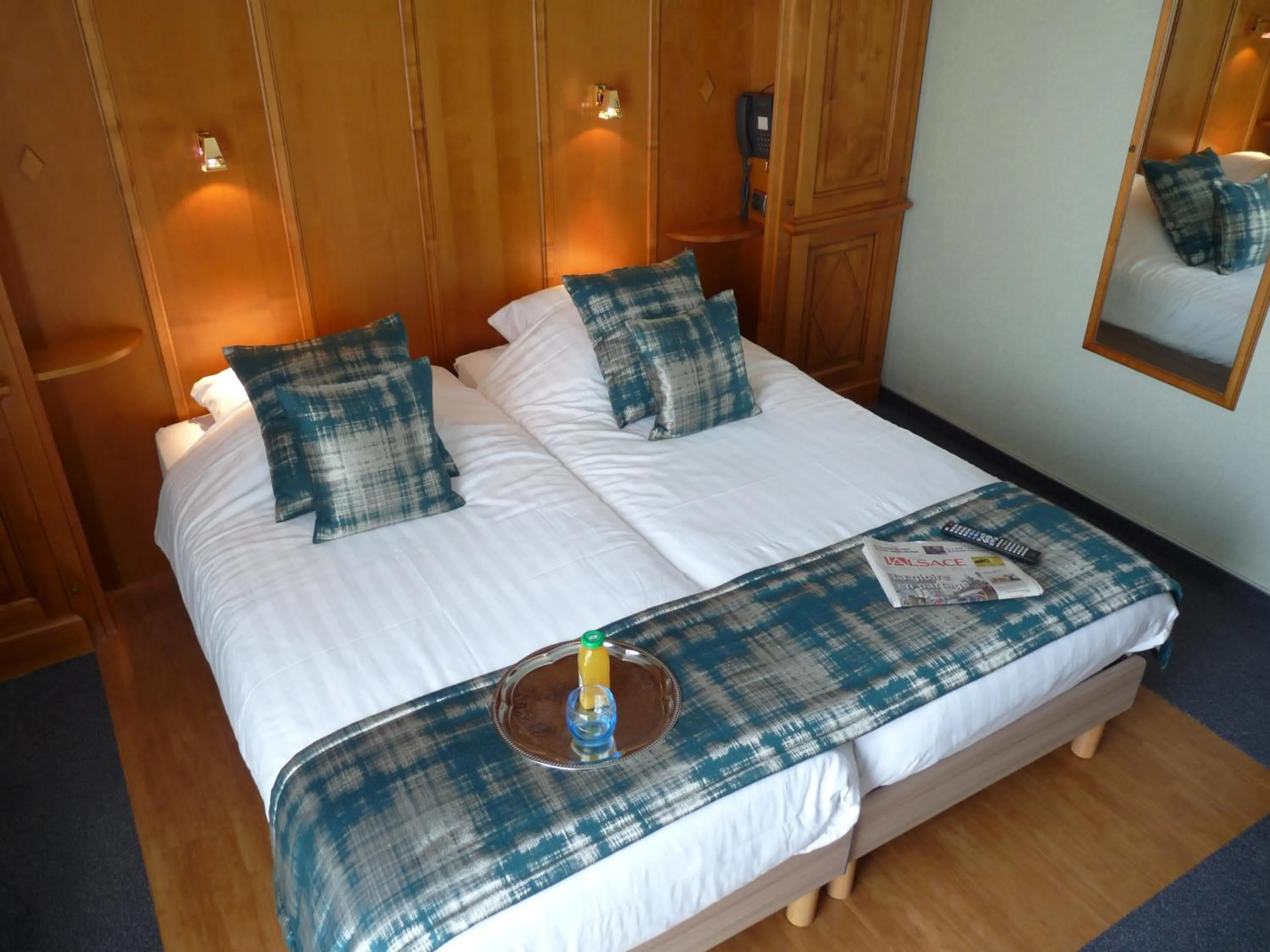 Bedroom, Bed in Hôtel Le Riquewihr