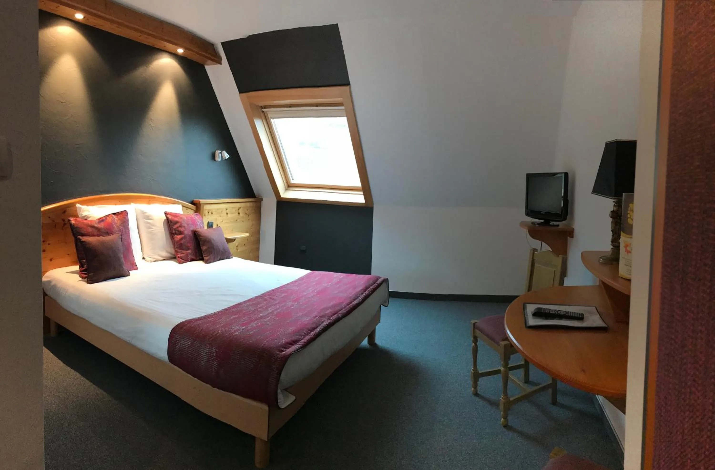 Photo of the whole room, Bed in Hôtel Le Riquewihr