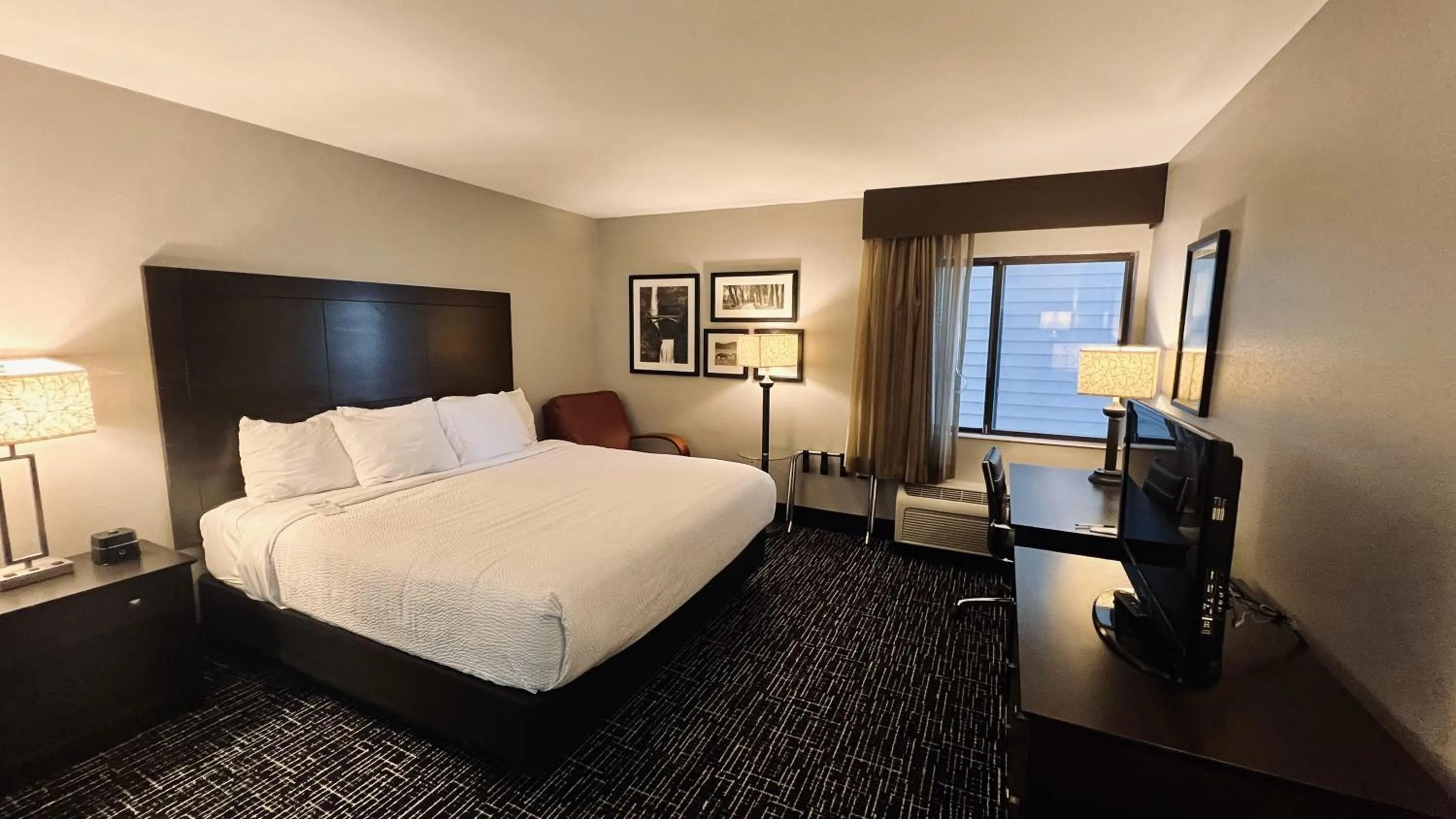 Bedroom, Bed in La Quinta Inn by Wyndham Sheboygan