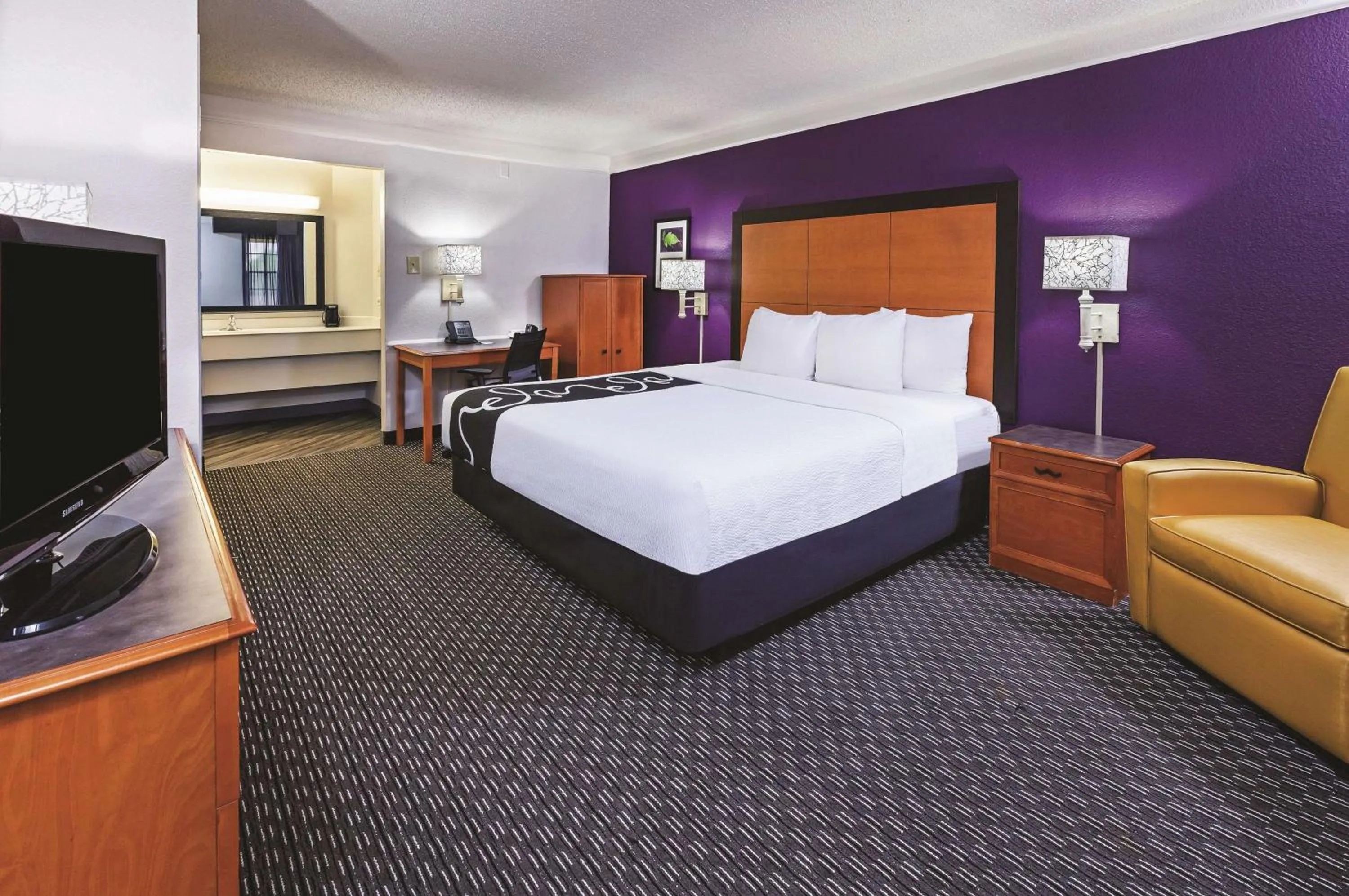 Photo of the whole room, Bed in La Quinta Inn by Wyndham and Conference Center San Angelo