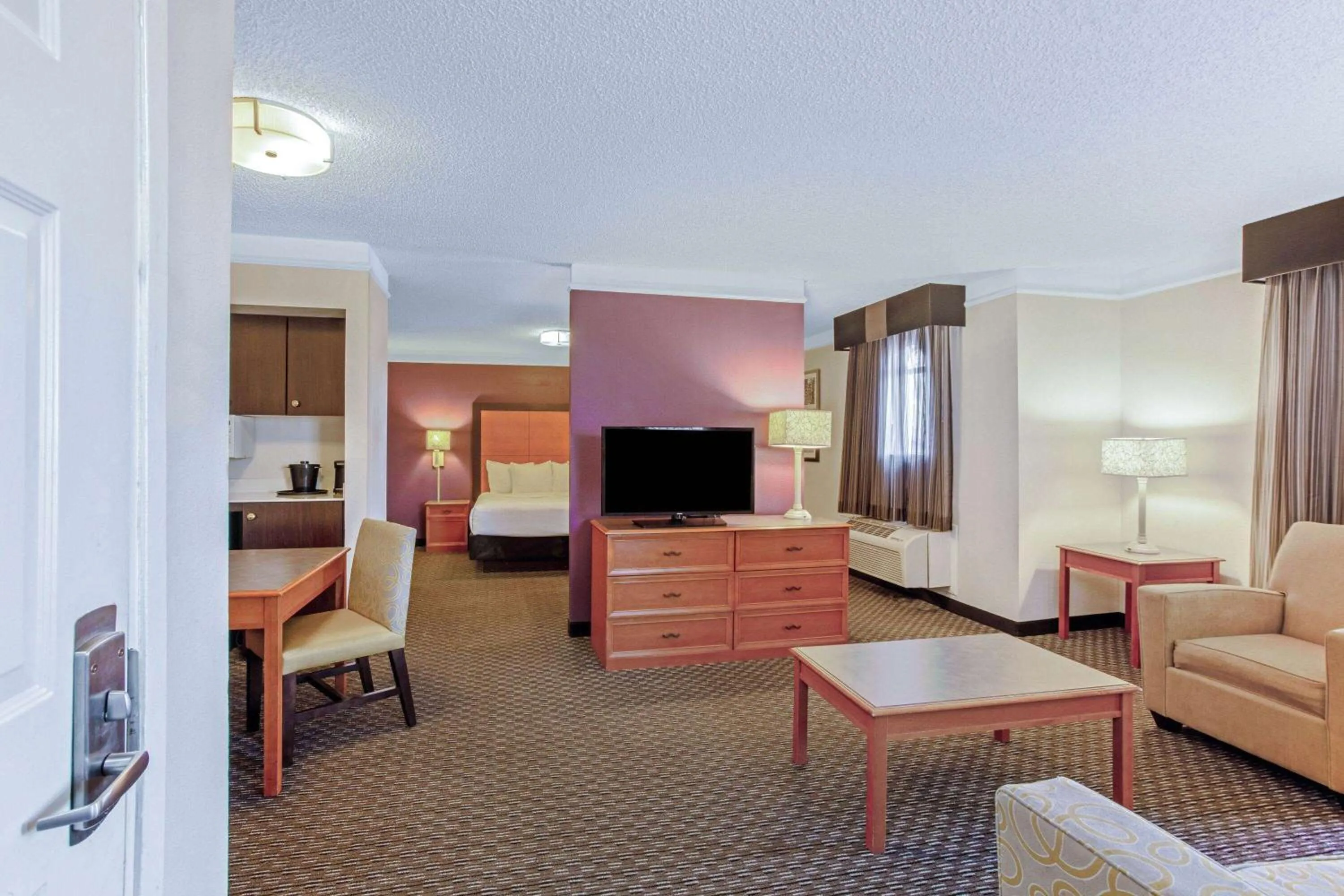 Photo of the whole room, Bed in La Quinta Inn by Wyndham and Conference Center San Angelo