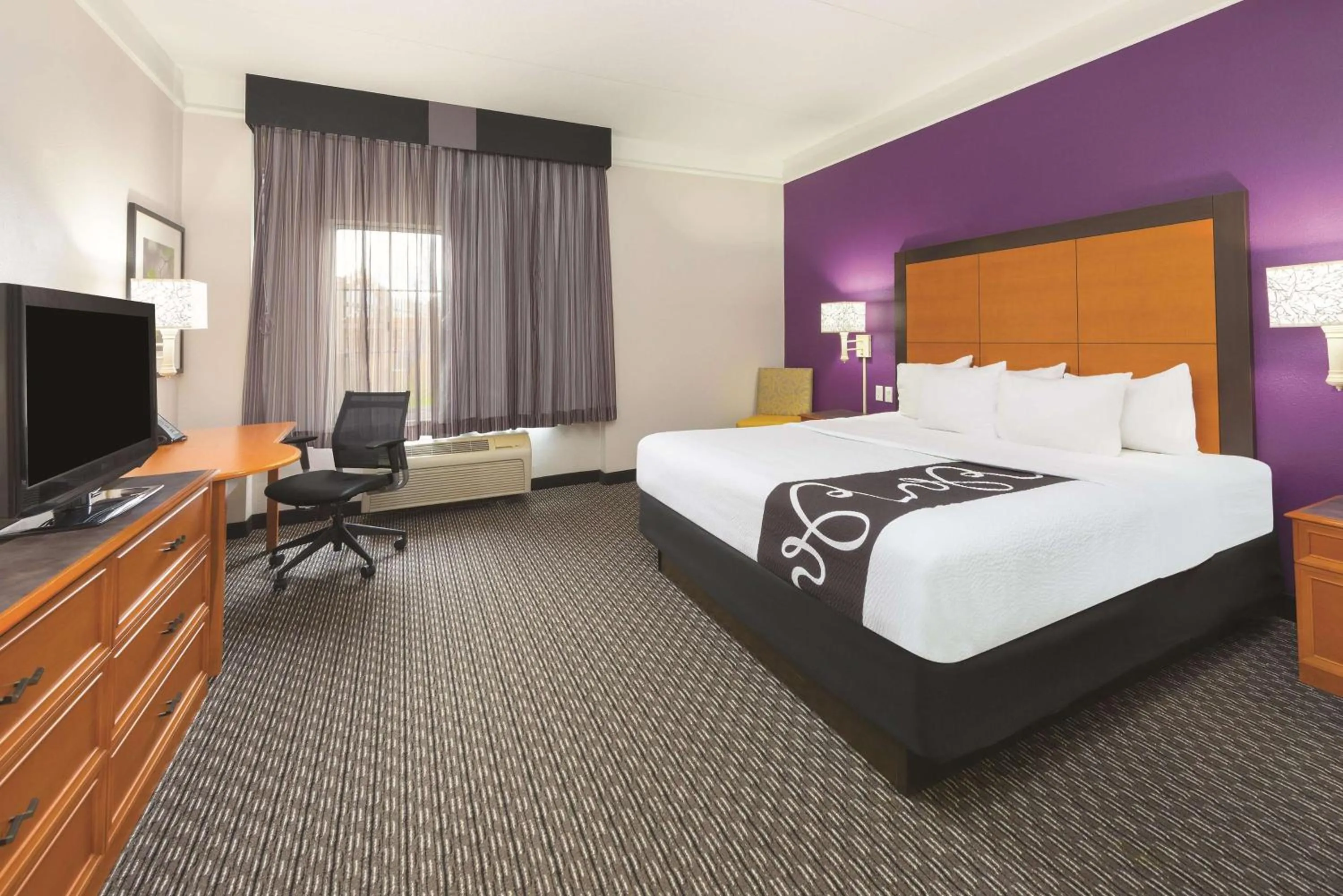 Photo of the whole room, Bed in La Quinta Inn by Wyndham and Conference Center San Angelo