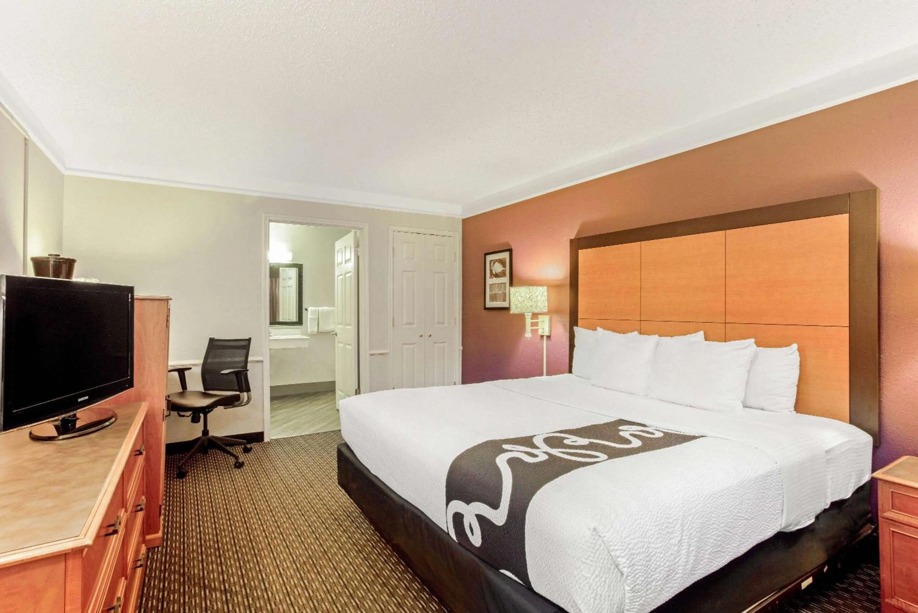 Photo of the whole room, Bed in La Quinta Inn by Wyndham and Conference Center San Angelo