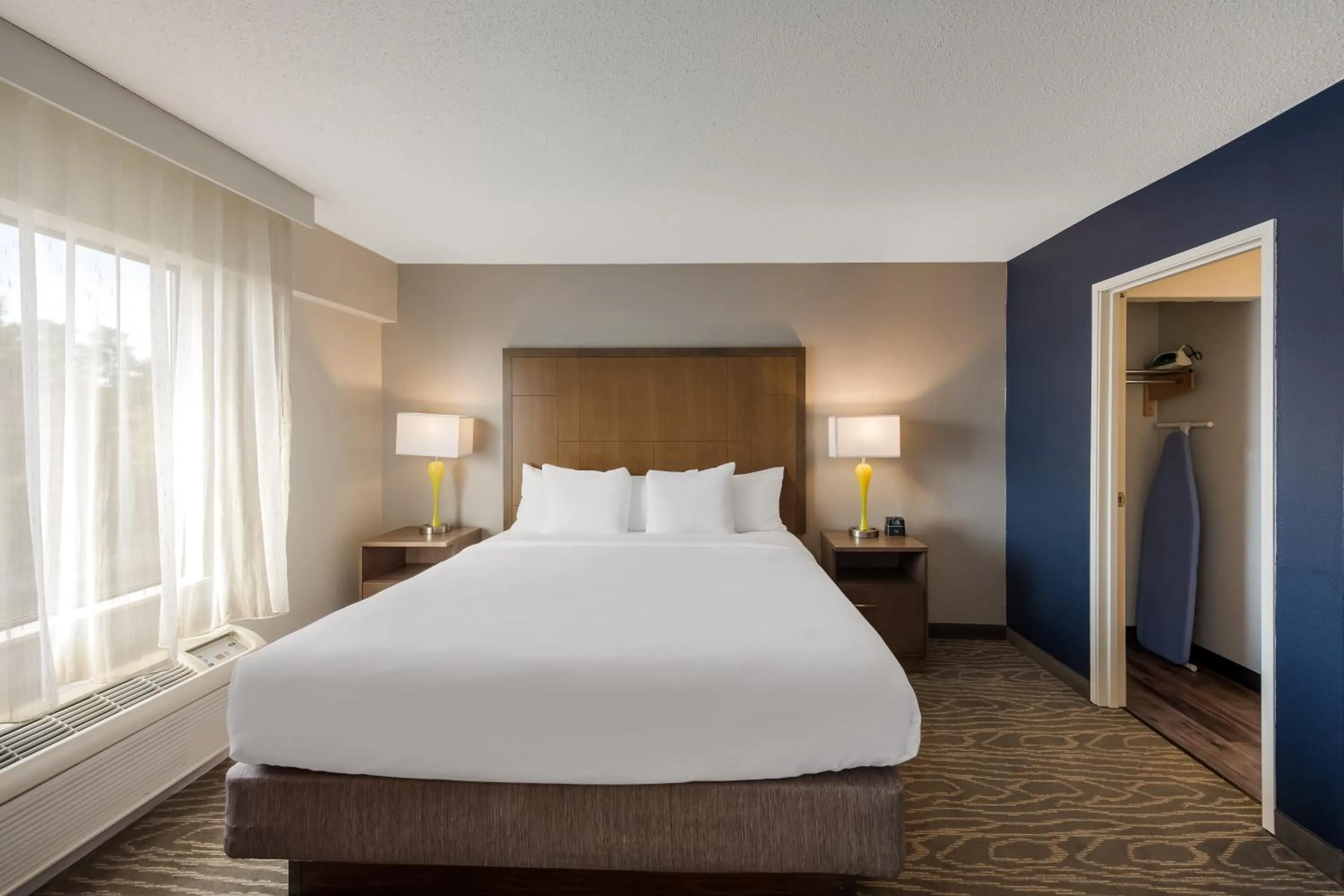 Bedroom, Bed in Comfort Inn & Suites Tipp City Dayton North I-75
