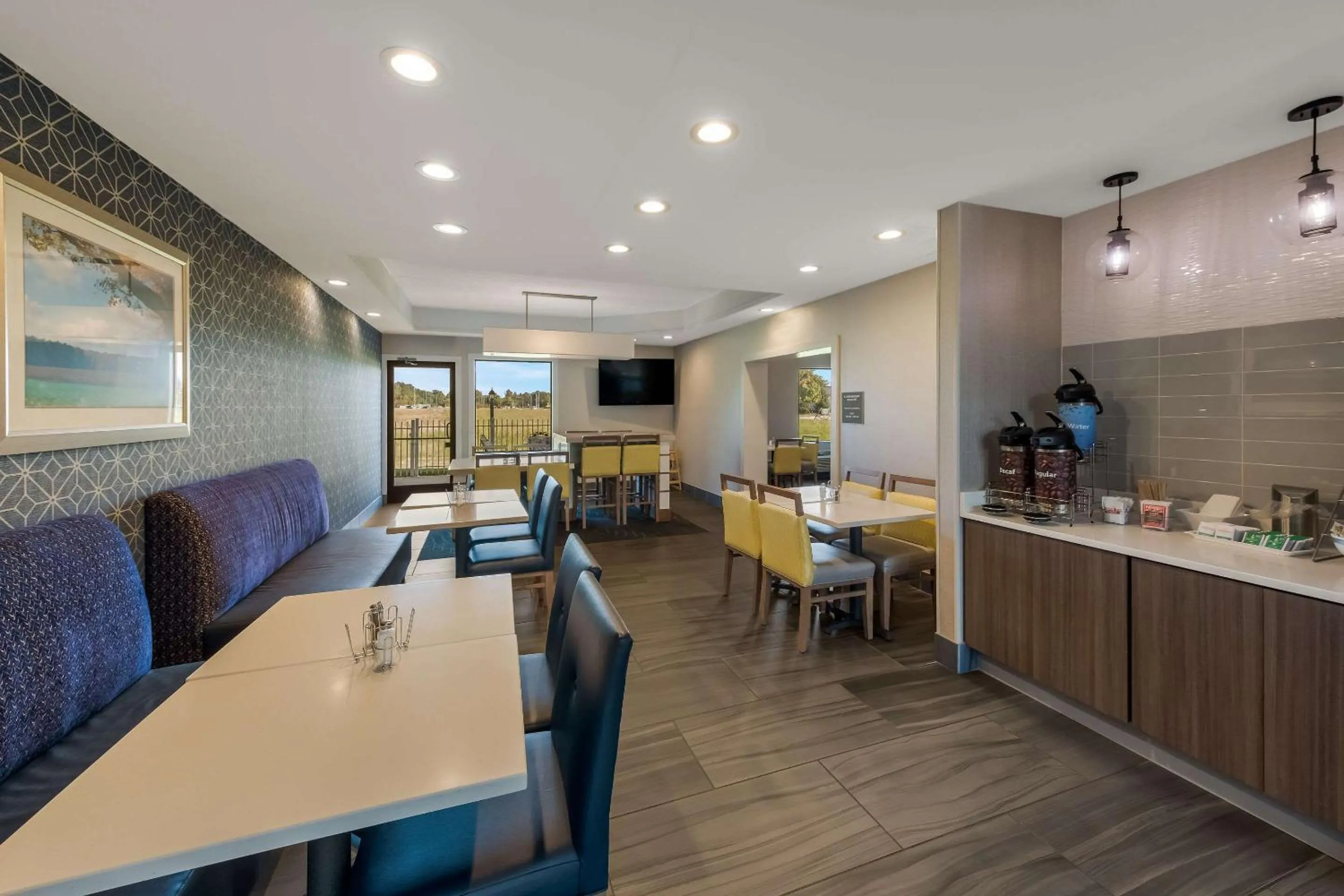 Breakfast in Comfort Inn & Suites Tipp City Dayton North I-75