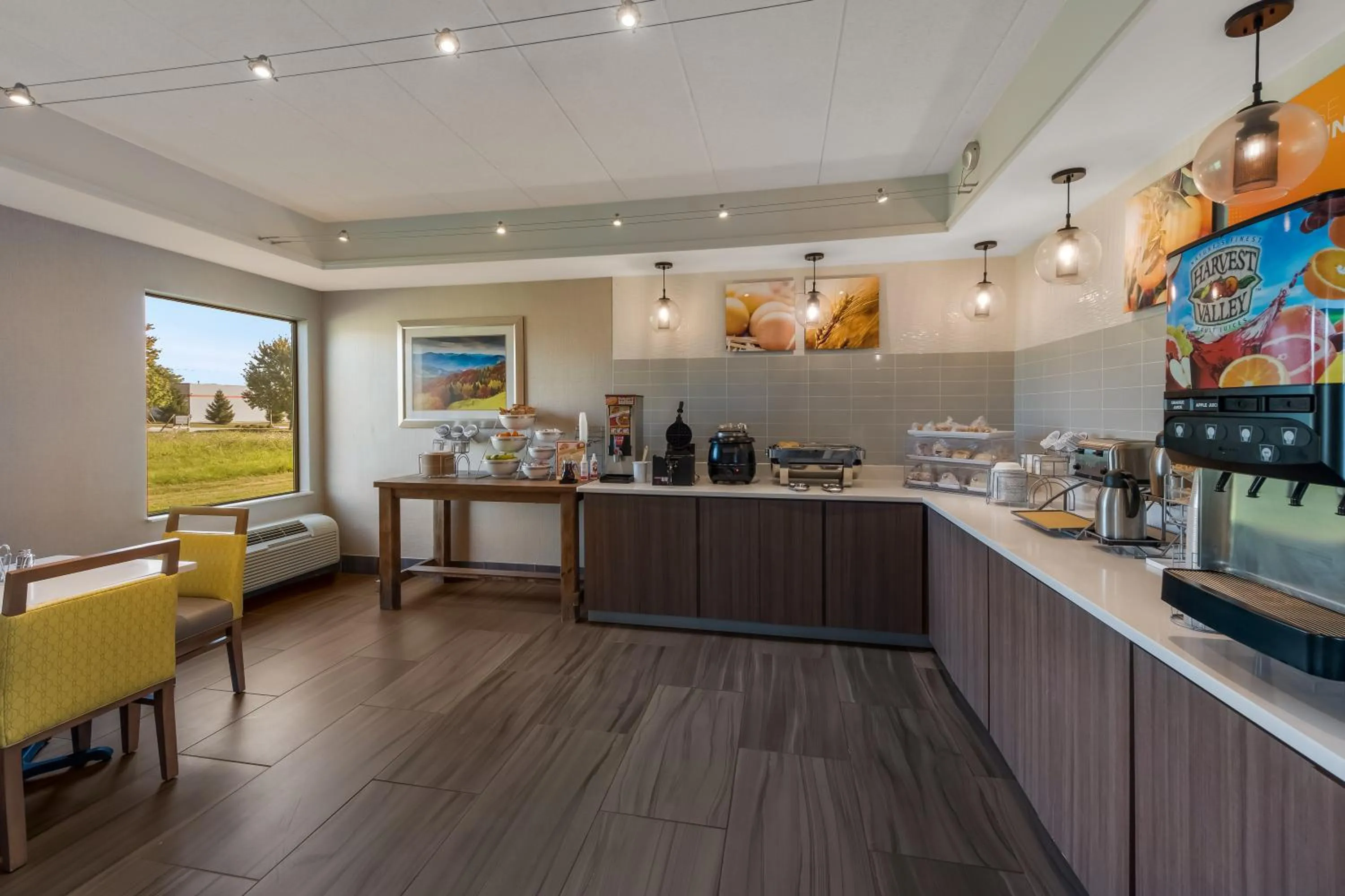 Breakfast in Comfort Inn & Suites Tipp City Dayton North I-75