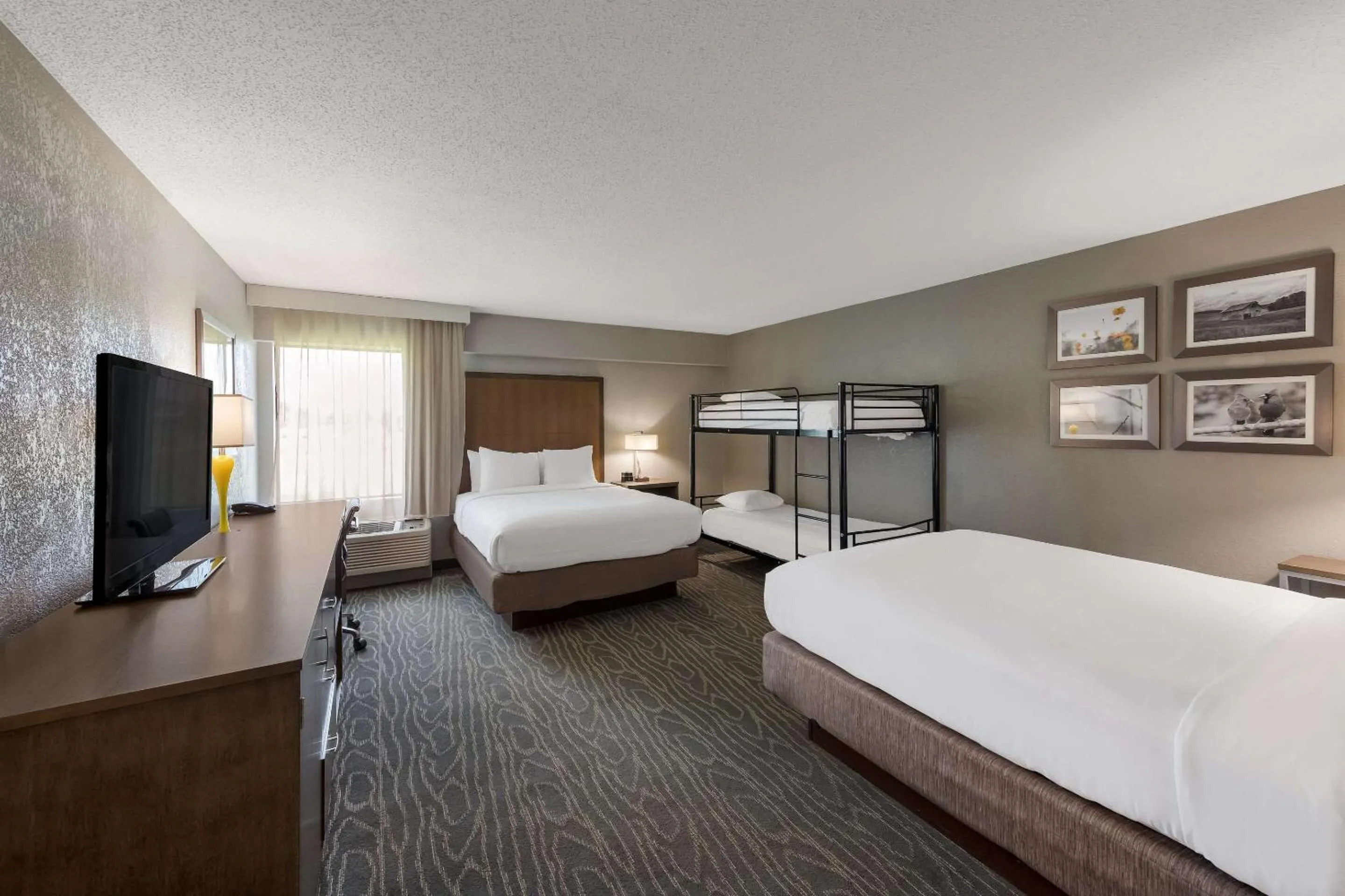 Bedroom, Bed in Comfort Inn & Suites Tipp City Dayton North I-75