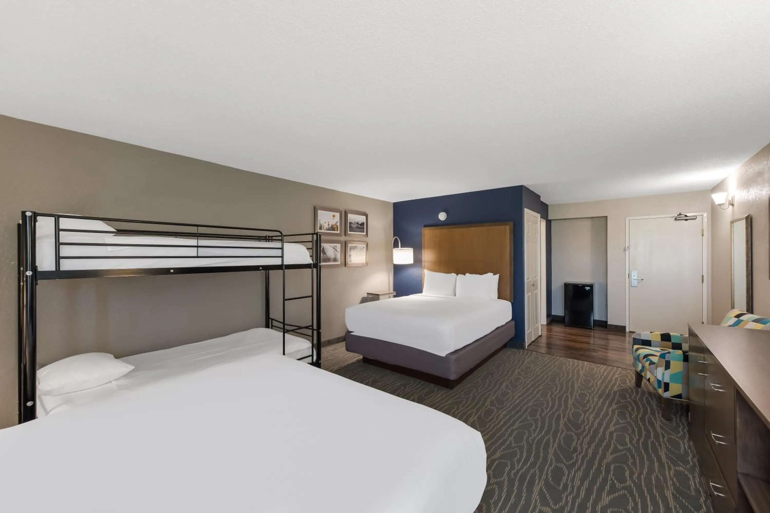 Bedroom, Bed in Comfort Inn & Suites Tipp City Dayton North I-75