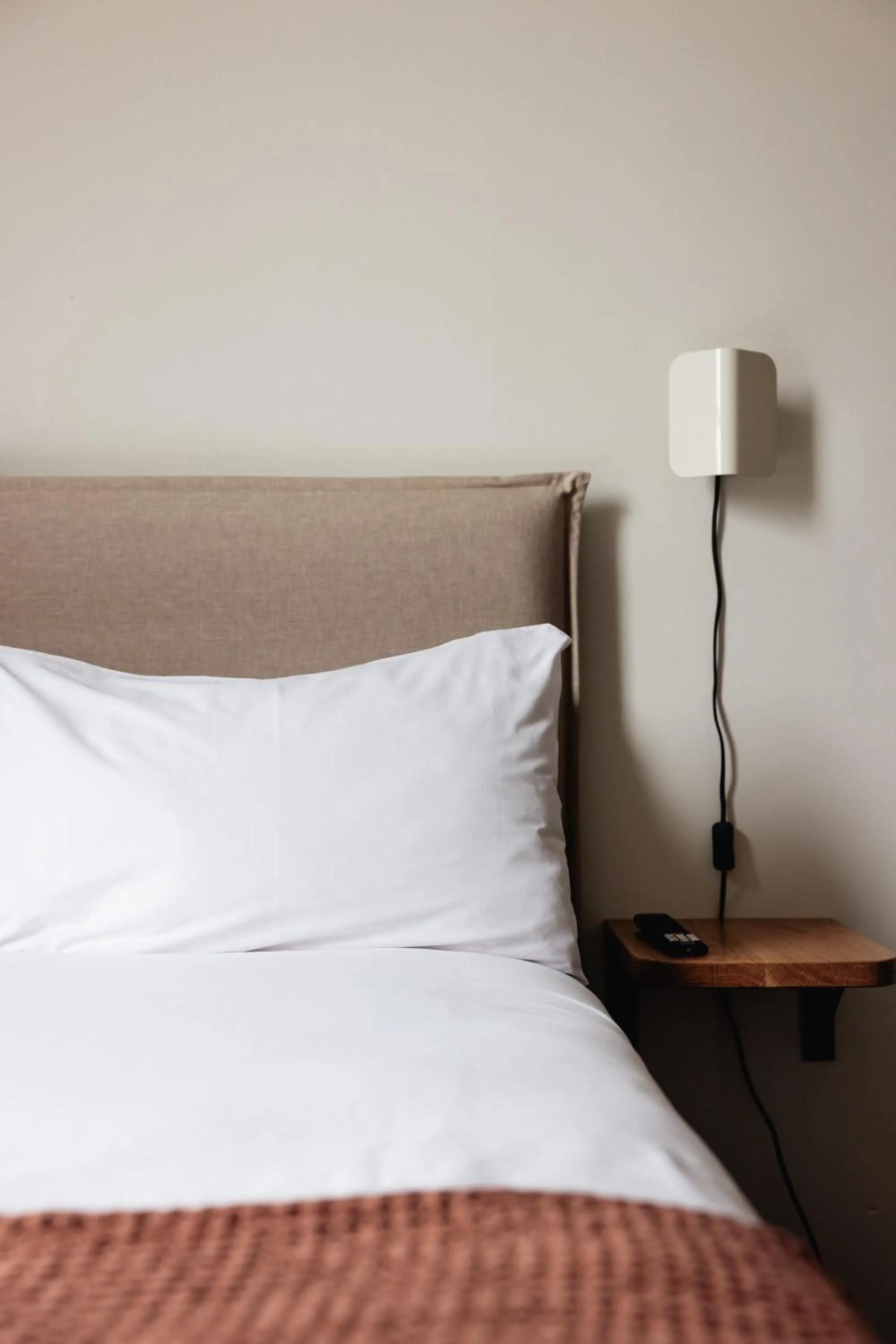 Bedroom, Bed in Naughtons Hotel