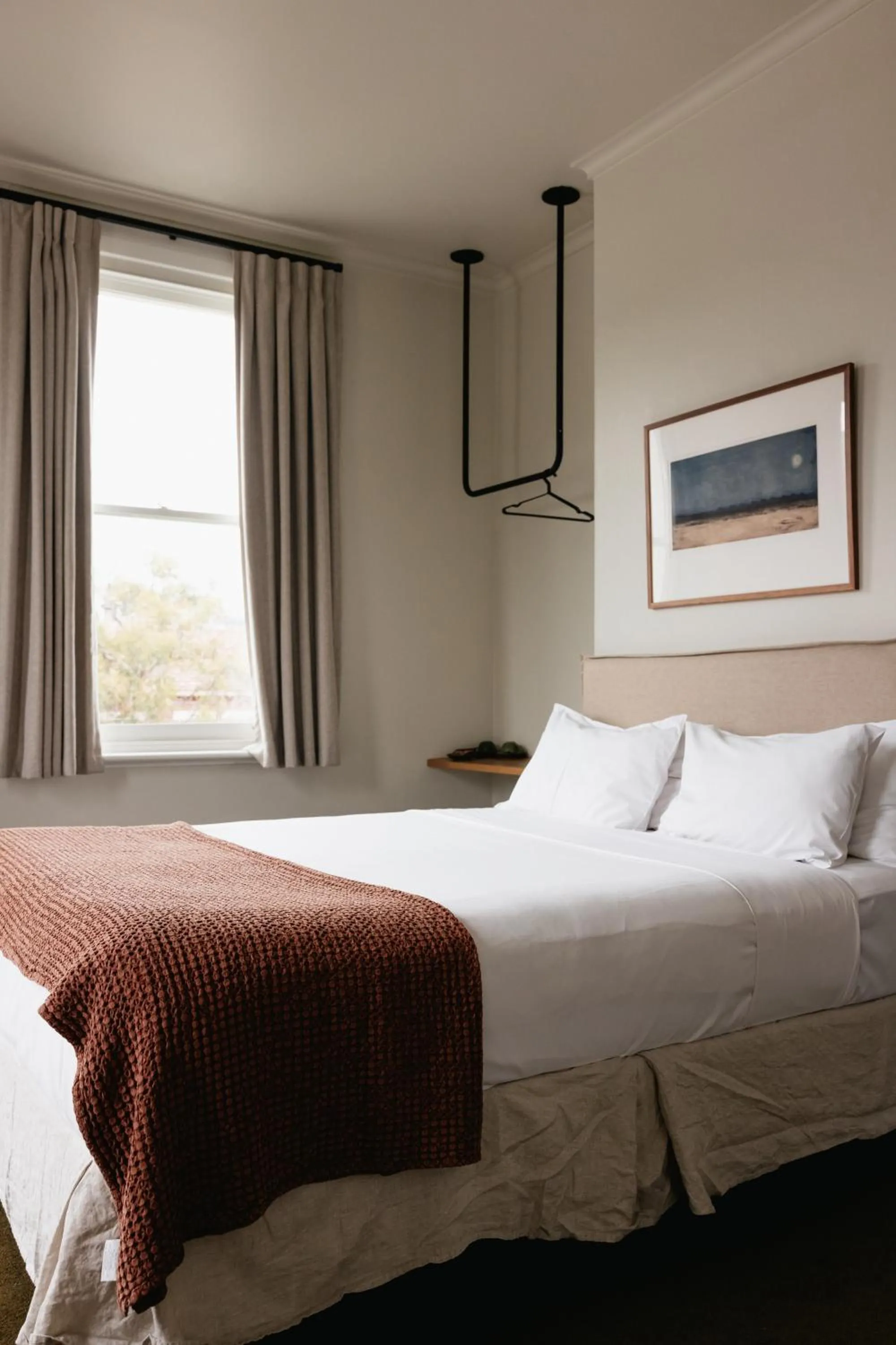 Bedroom, Bed in Naughtons Hotel