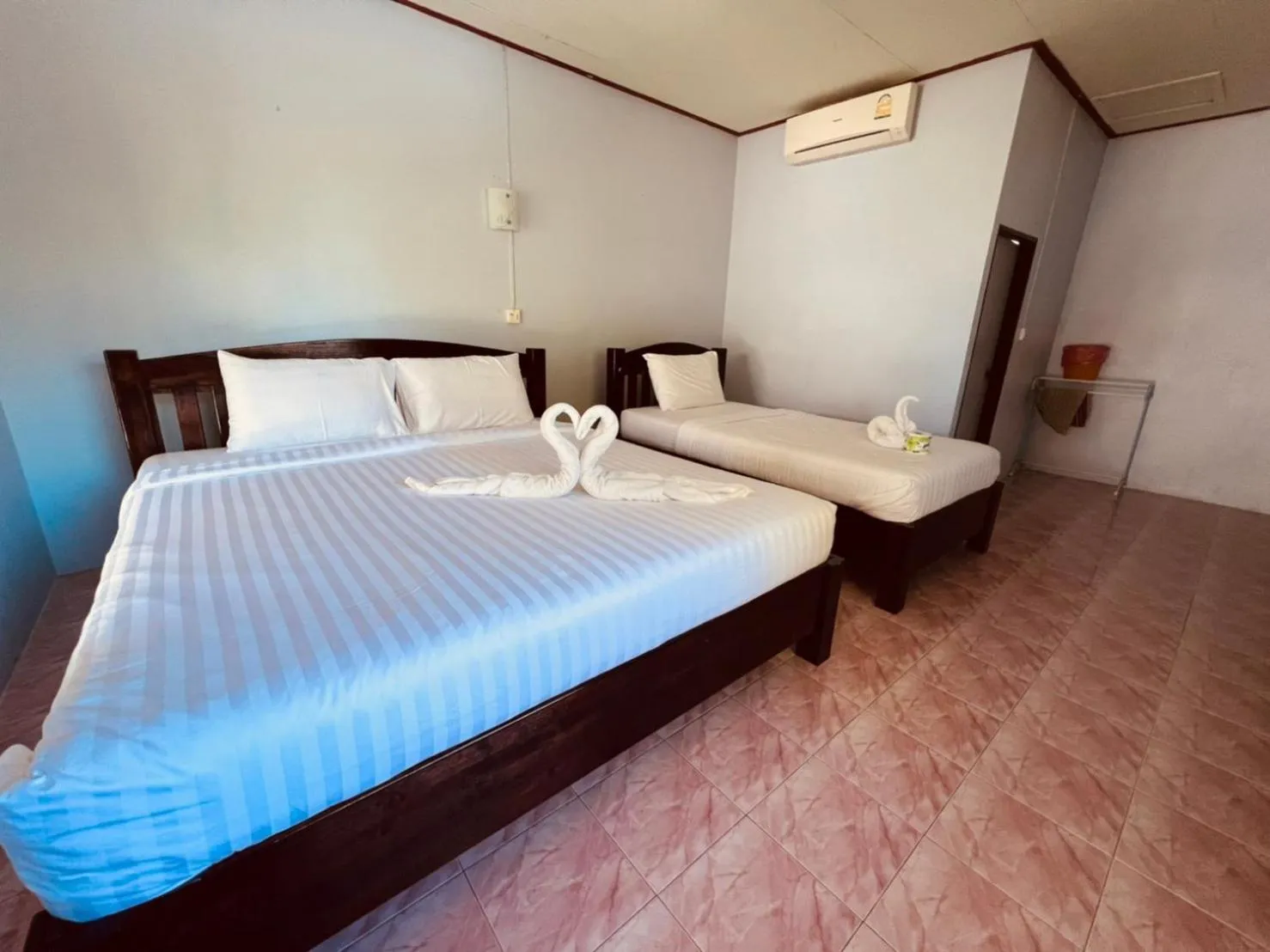 Bed in Phupha Bungalow Haad Rin