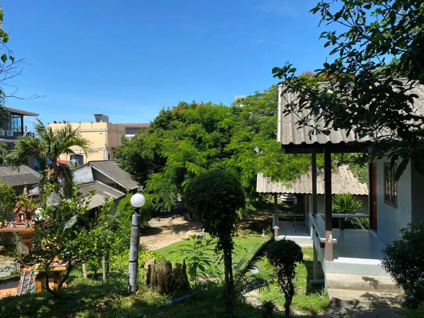 Garden in Phupha Bungalow Haad Rin