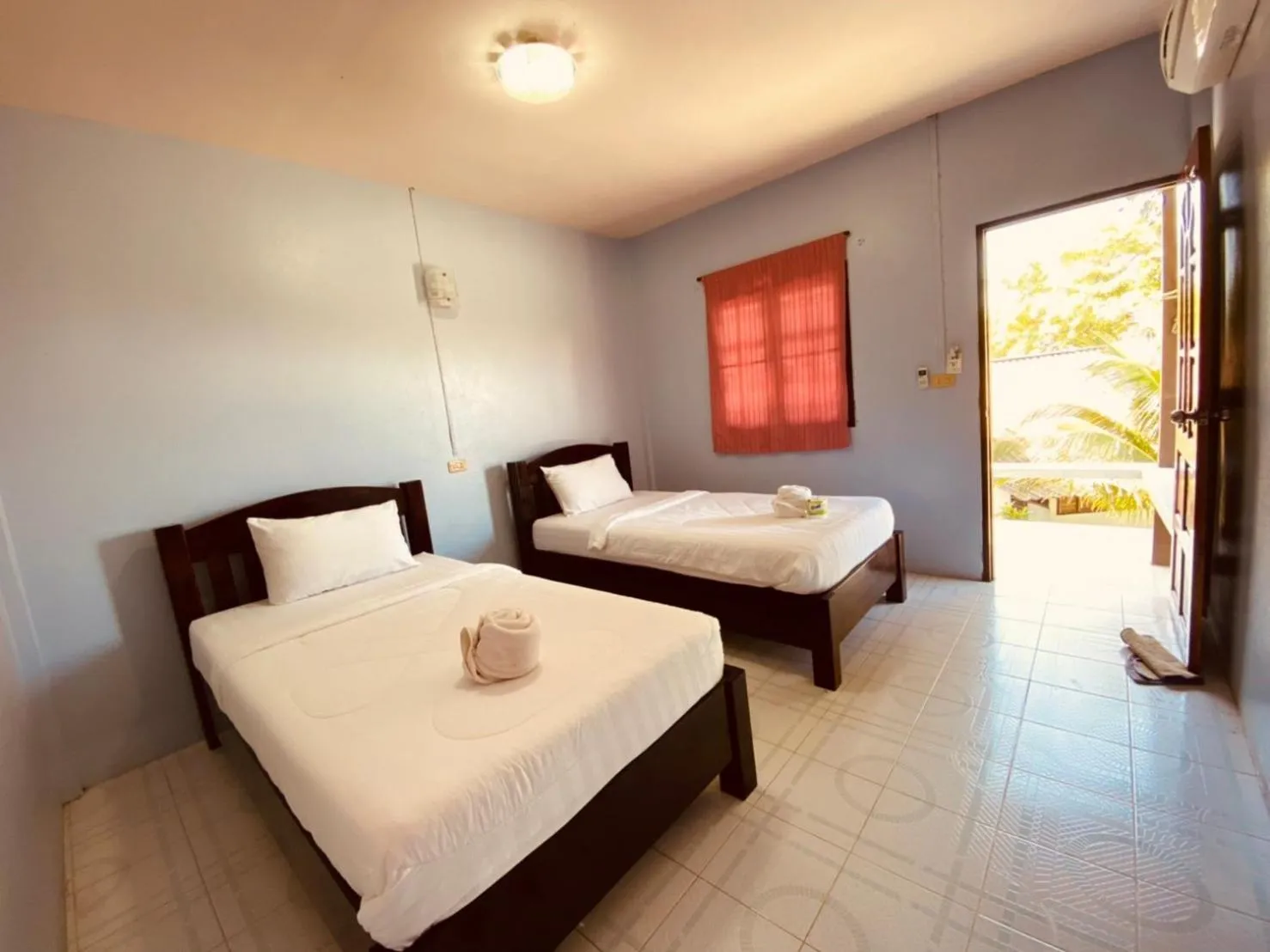 Bed in Phupha Bungalow Haad Rin