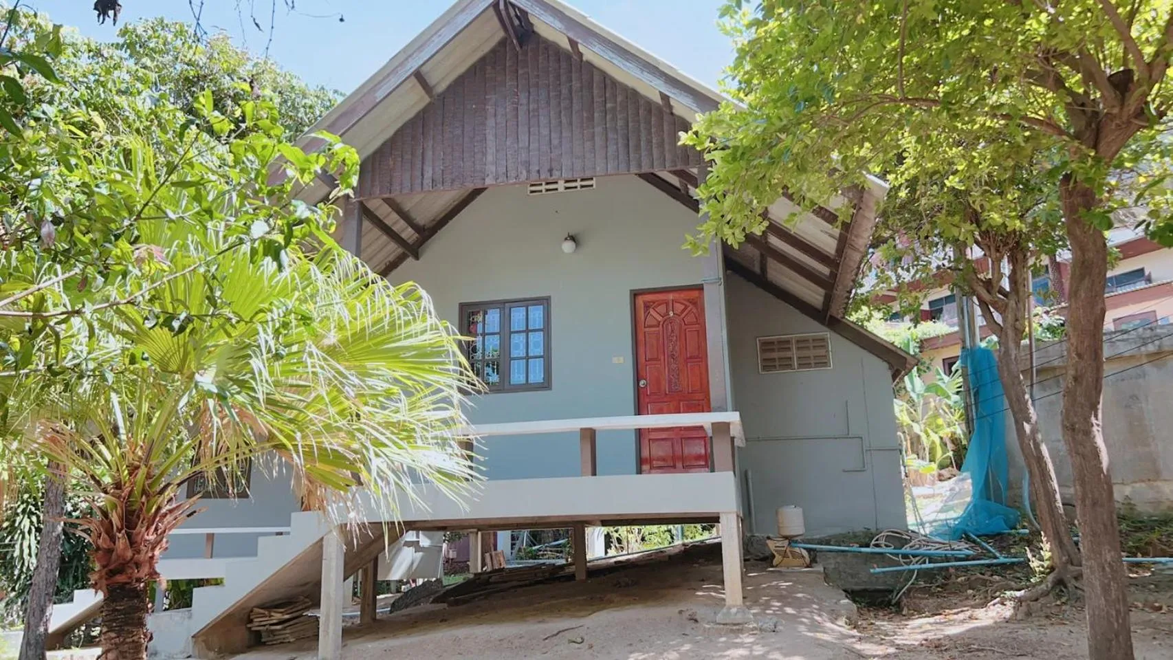 Property building in Phupha Bungalow Haad Rin