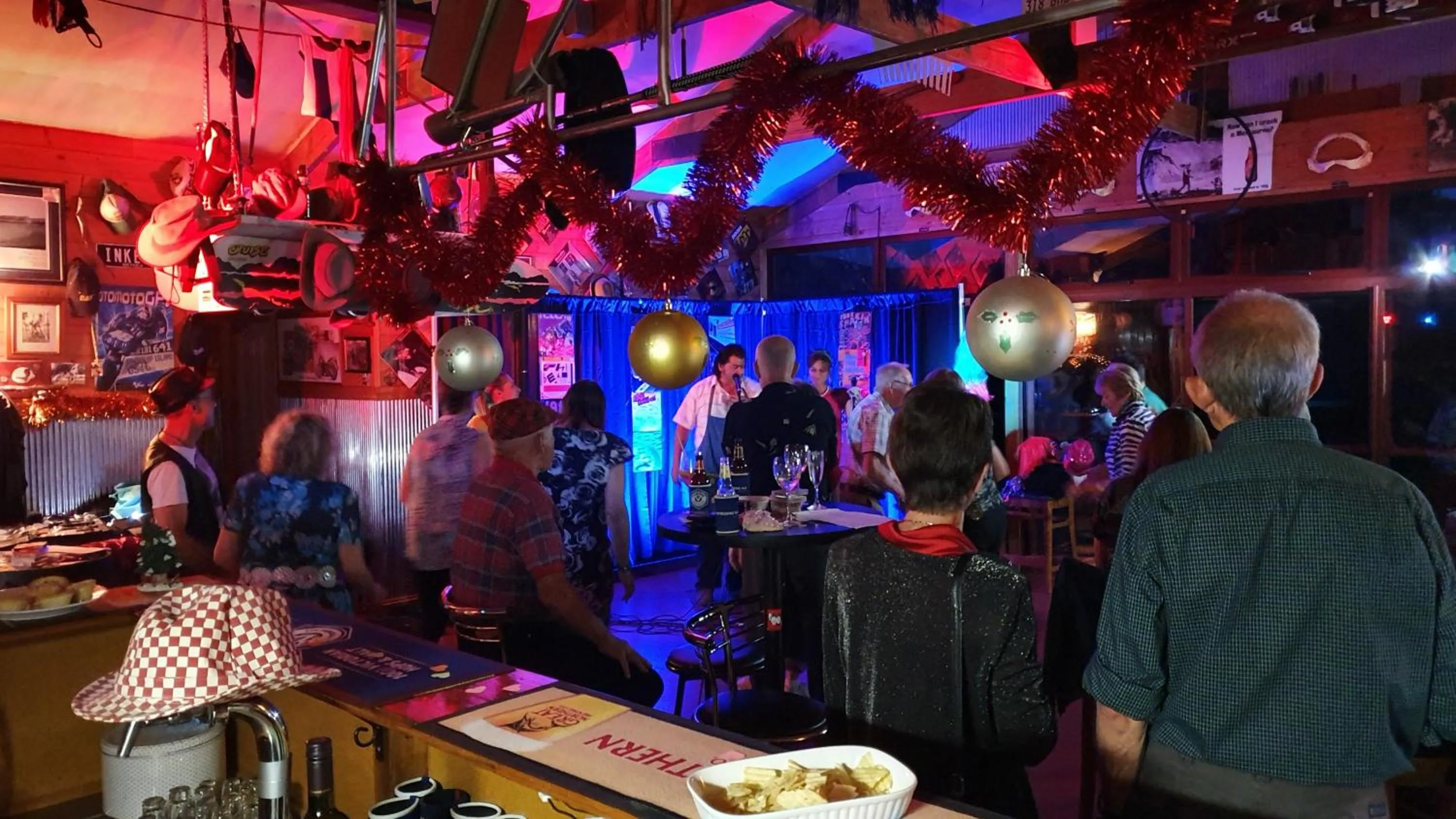 Karaoke in Allamar Motel