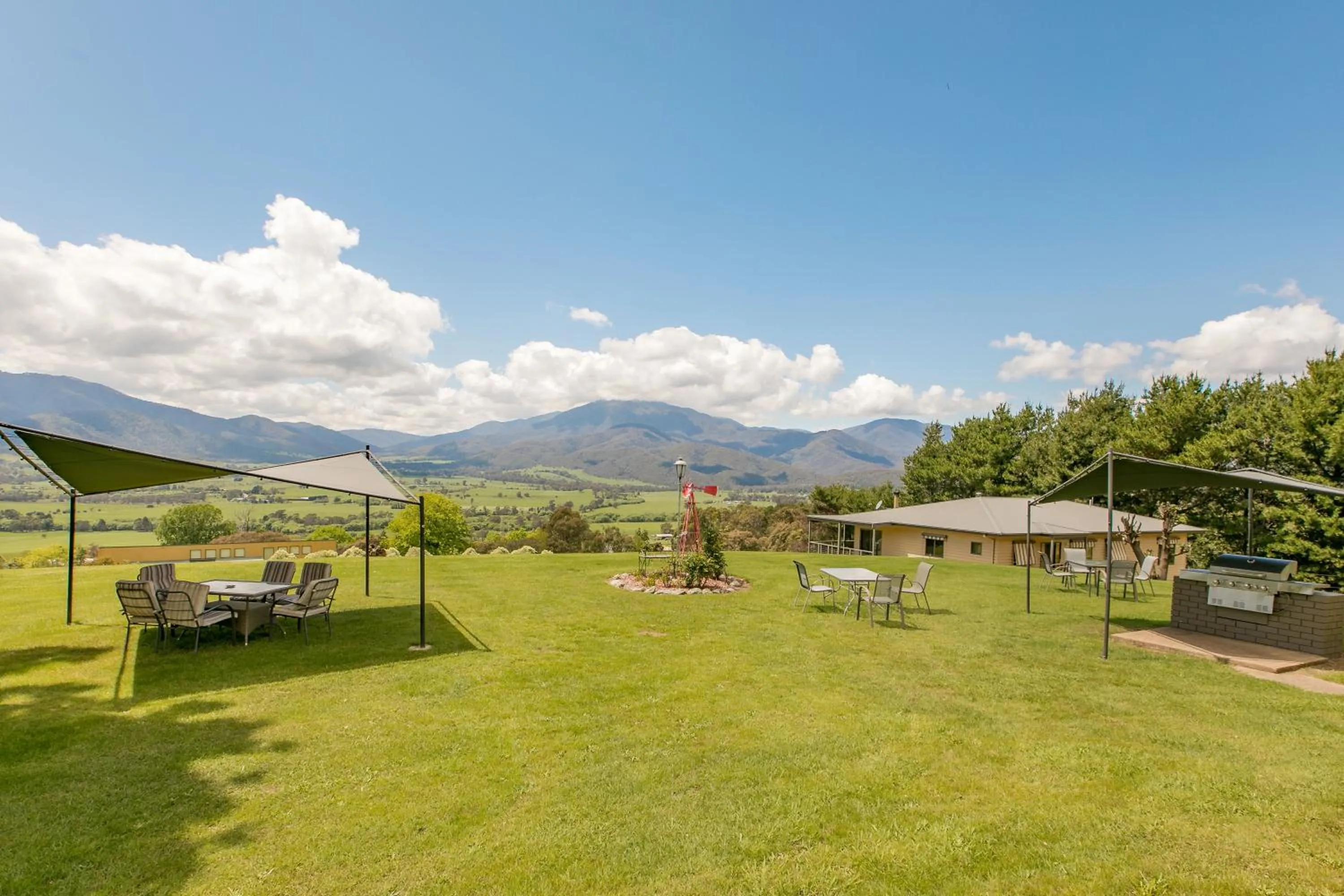 Mountain view in Allamar Motel