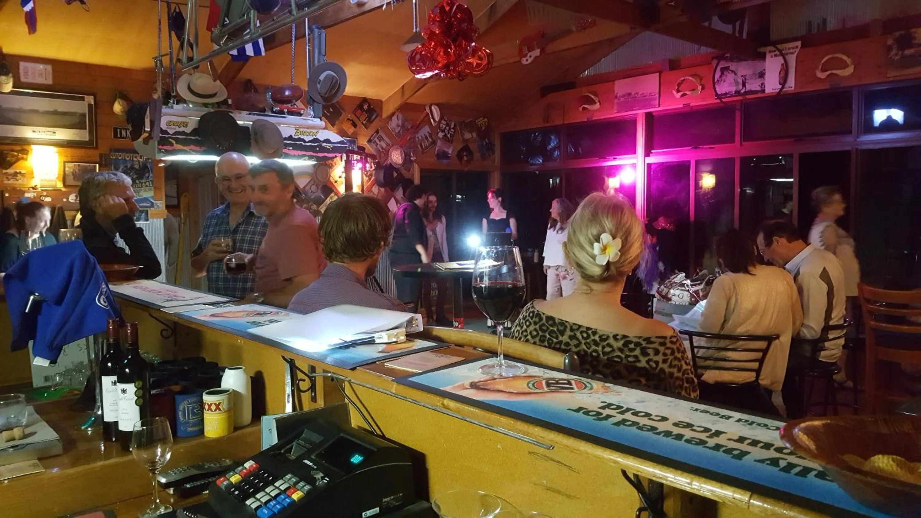 Karaoke in Allamar Motel