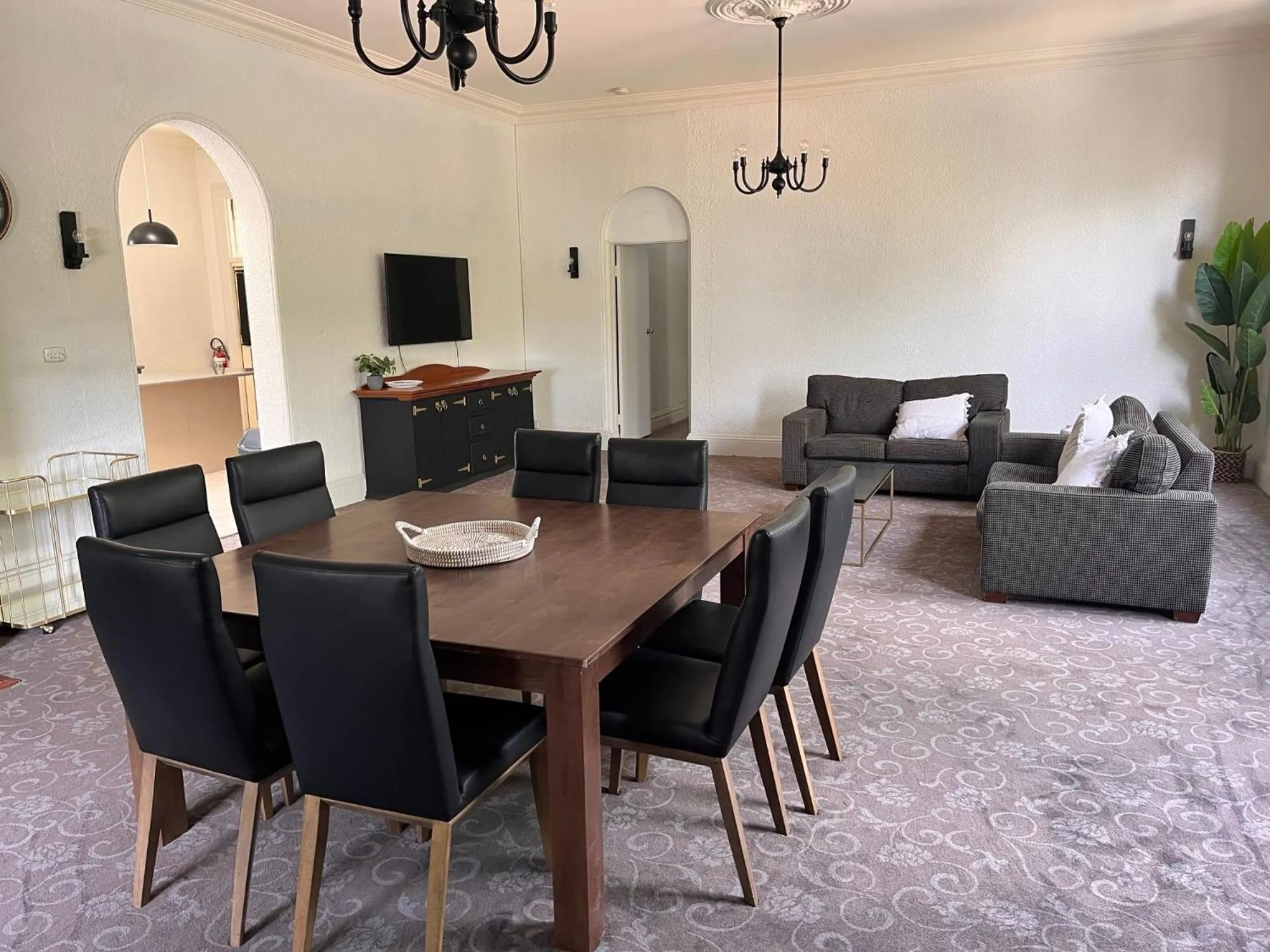 Living room in Prince of Wales Hotel