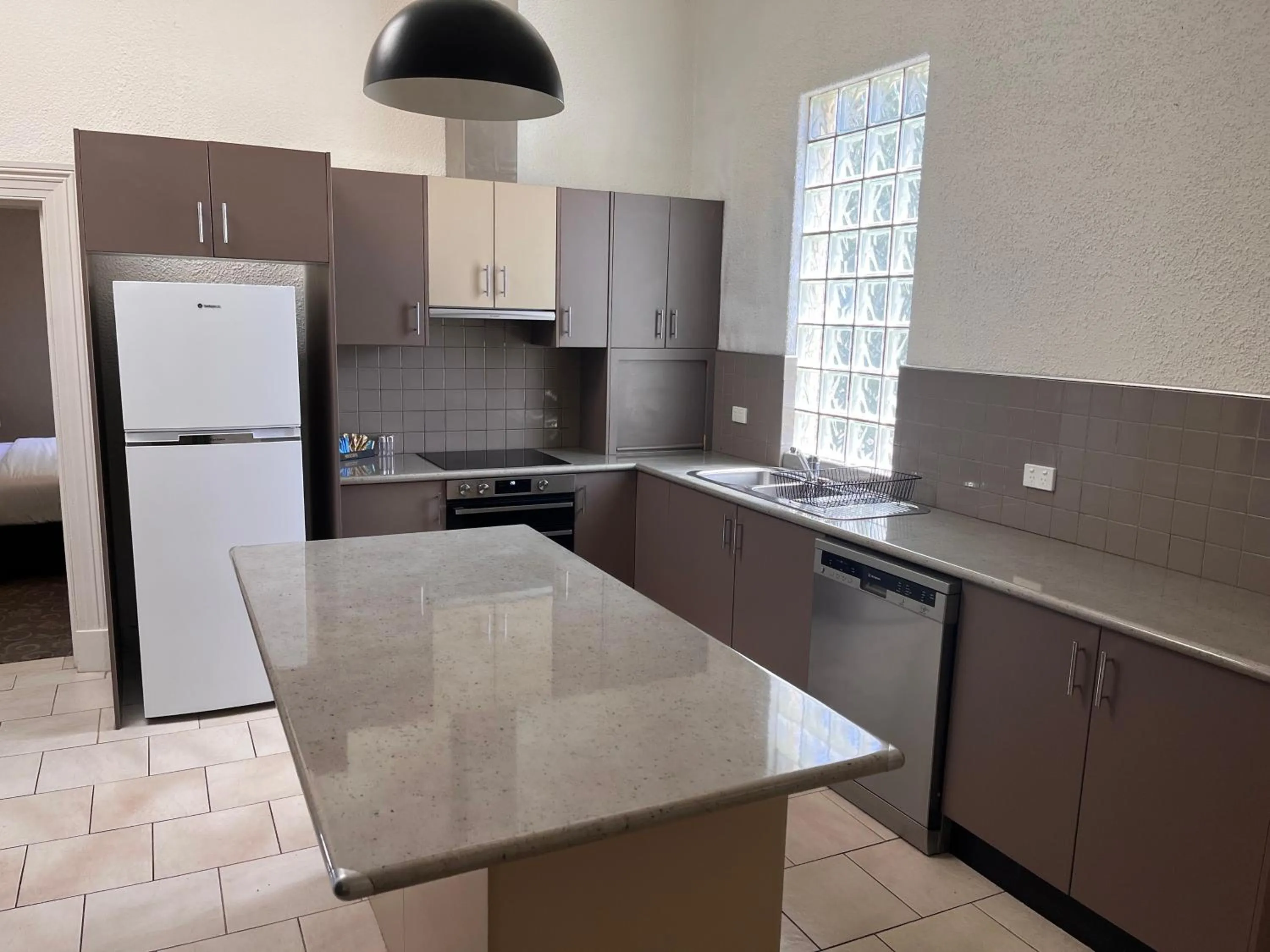 Kitchen or kitchenette in Prince of Wales Hotel