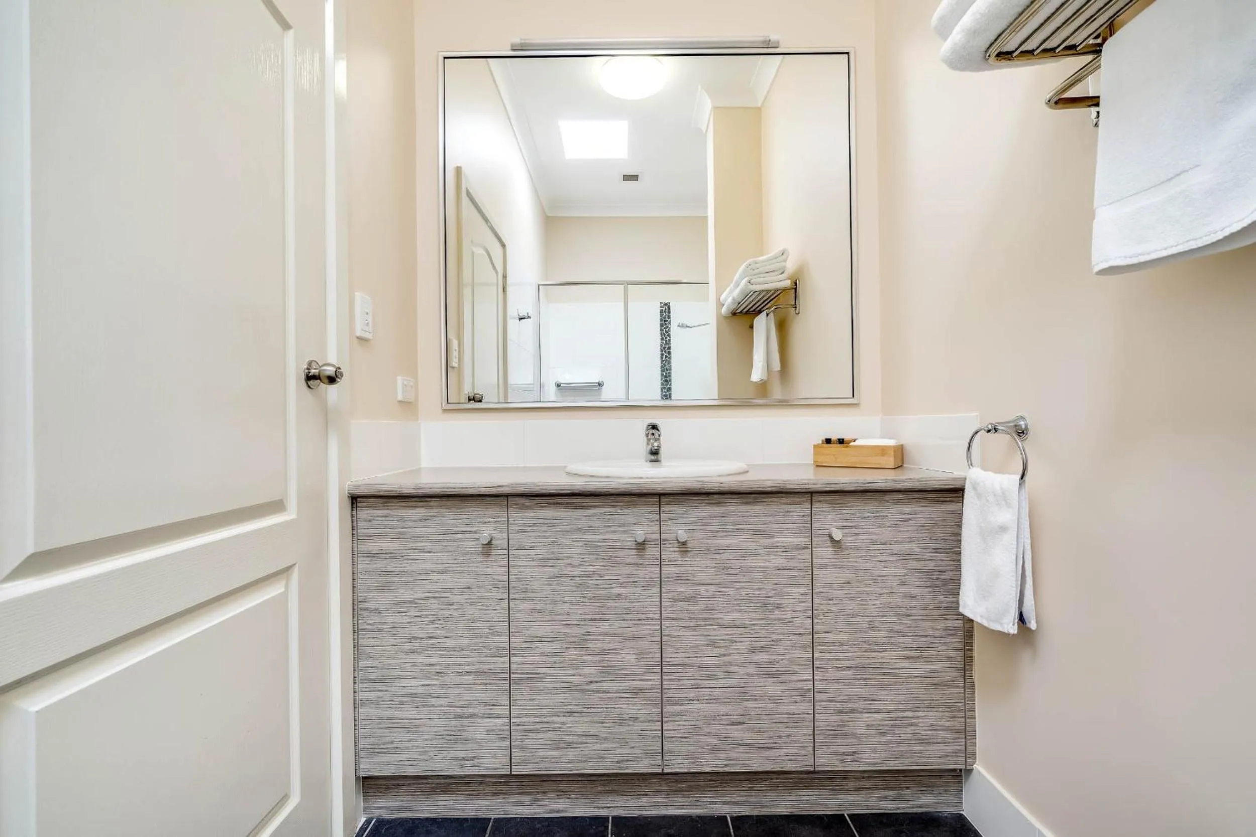 Bathroom in Prince of Wales Hotel