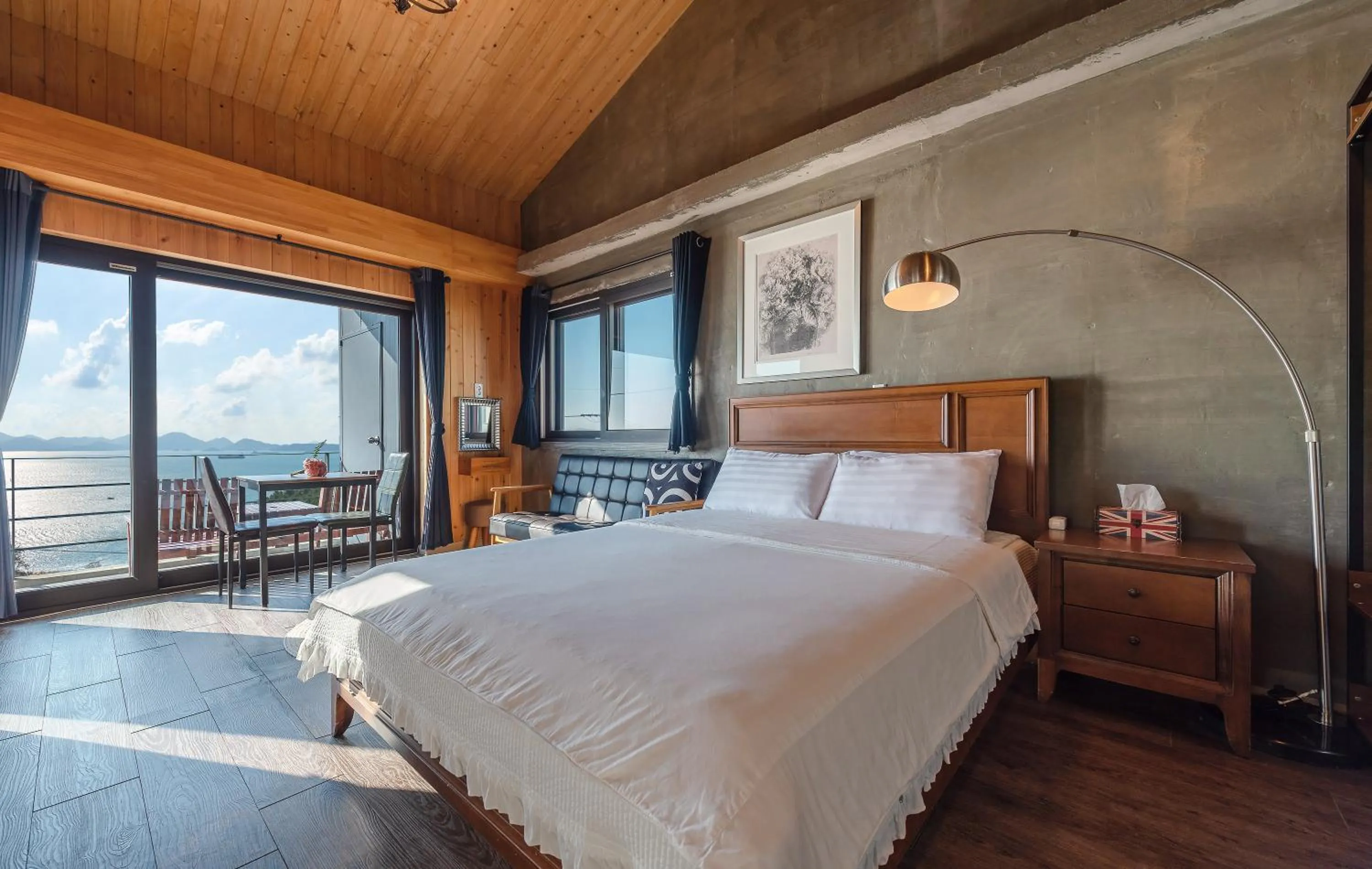 Photo of the whole room, Bed in Namhae Whale's Dream