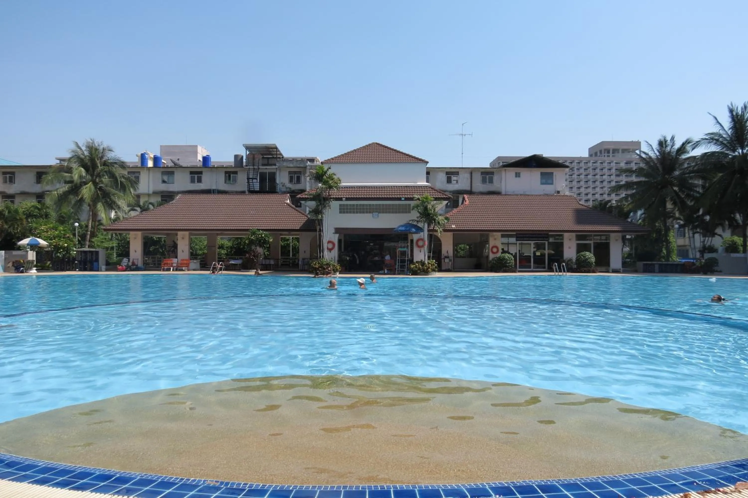 Swimming pool in B&B View Talay 1B by Franco Jontiem