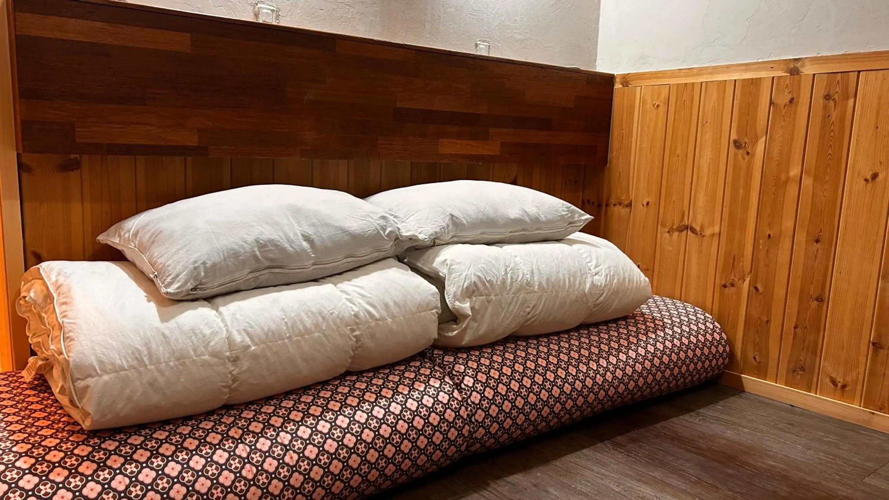 Korean-Style Double Room in Gyeongju Momojane Guesthouse Korean-Style Double Room in Gyeongju Momojane Guesthouse