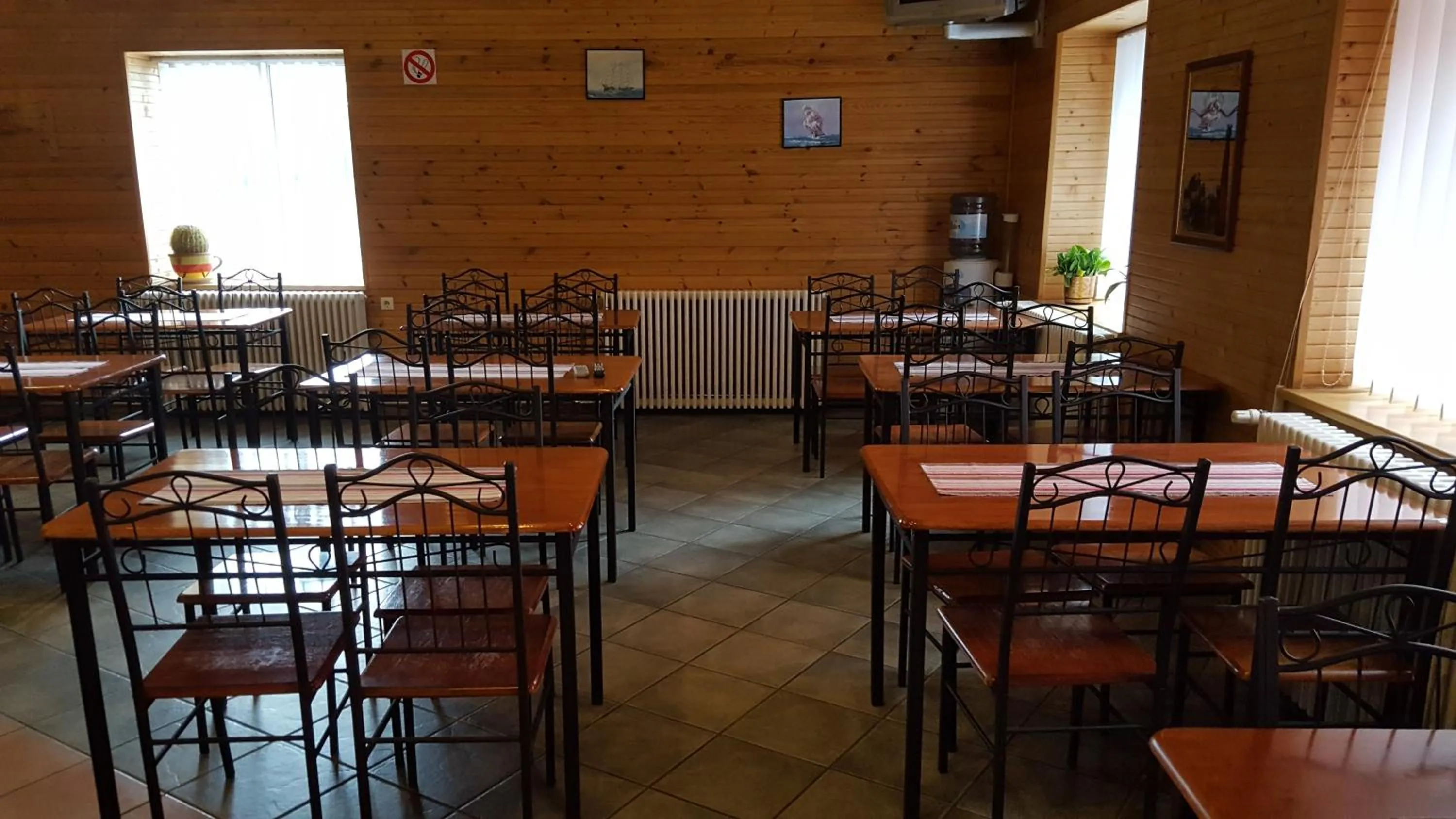 Restaurant/places to eat in Konse Motel and Caravan Camping