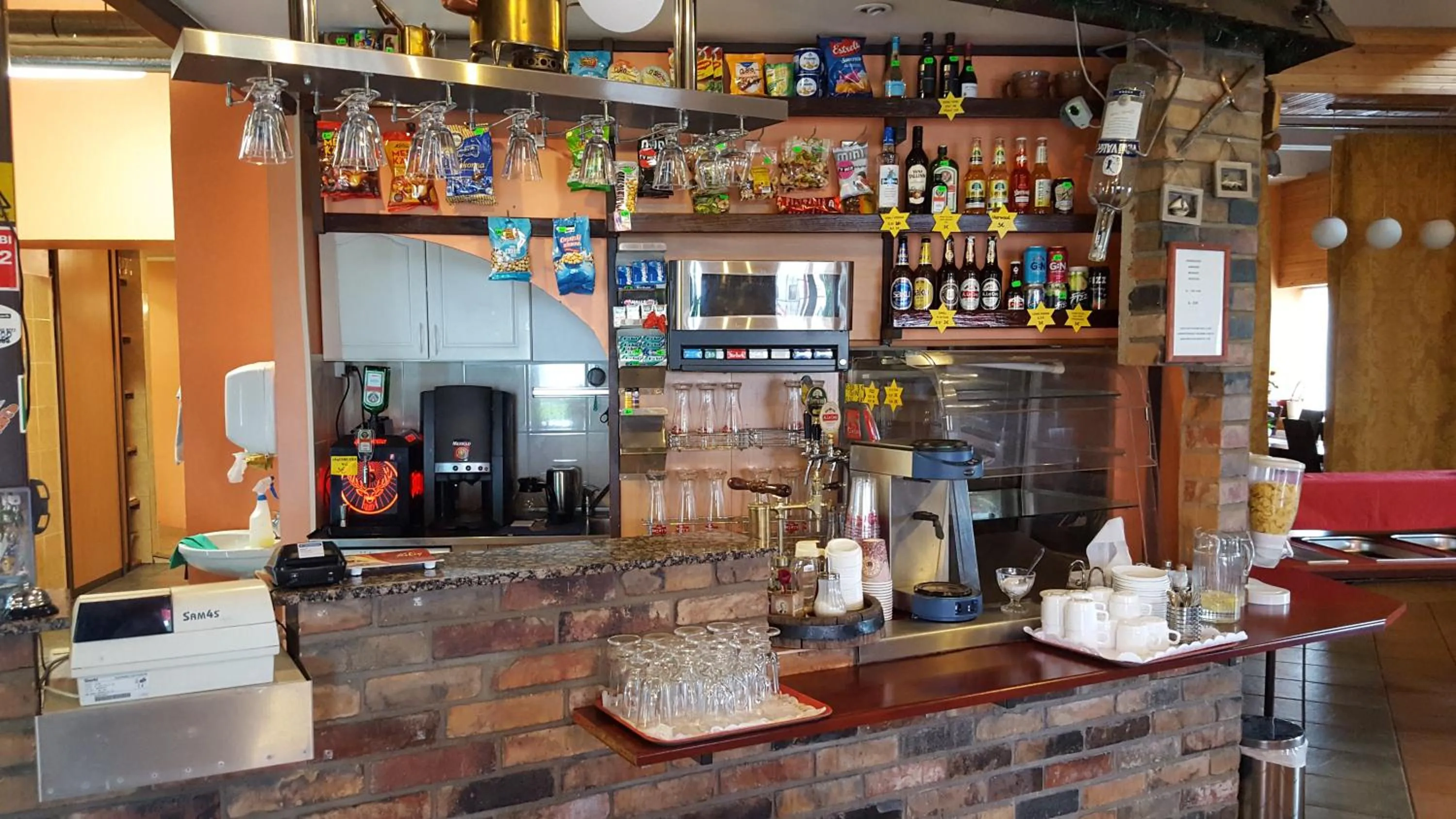 Restaurant/places to eat in Konse Motel and Caravan Camping